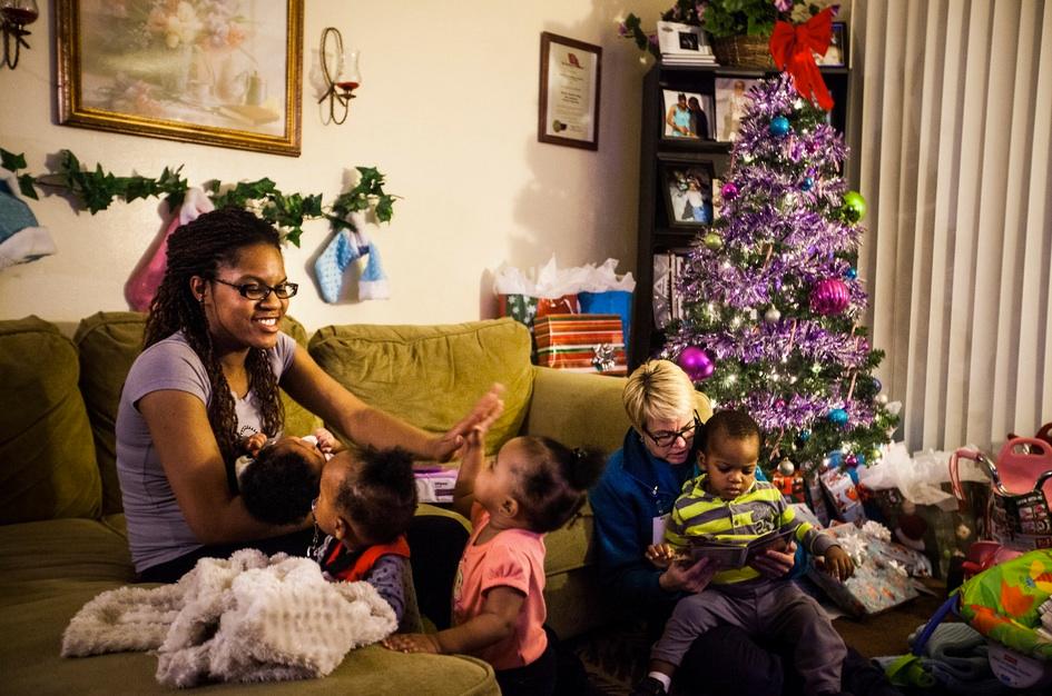 Beth Pletz, right, with the Nurse-Family Partnership, paying a visit to Shirita Corley at her home with children, Jamarley, 2, Daniel Karter, 4 months, Lyric, 13 months, and her nephew, Carter, in Memphis.