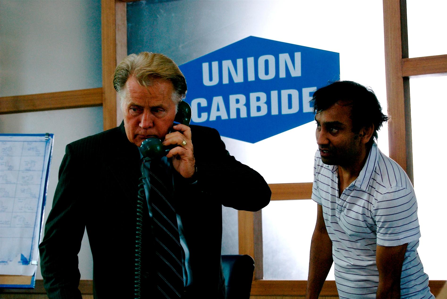 Martin Sheen, playing Union Carbide CEO Warren Anderson, with director Ravi Kumar.