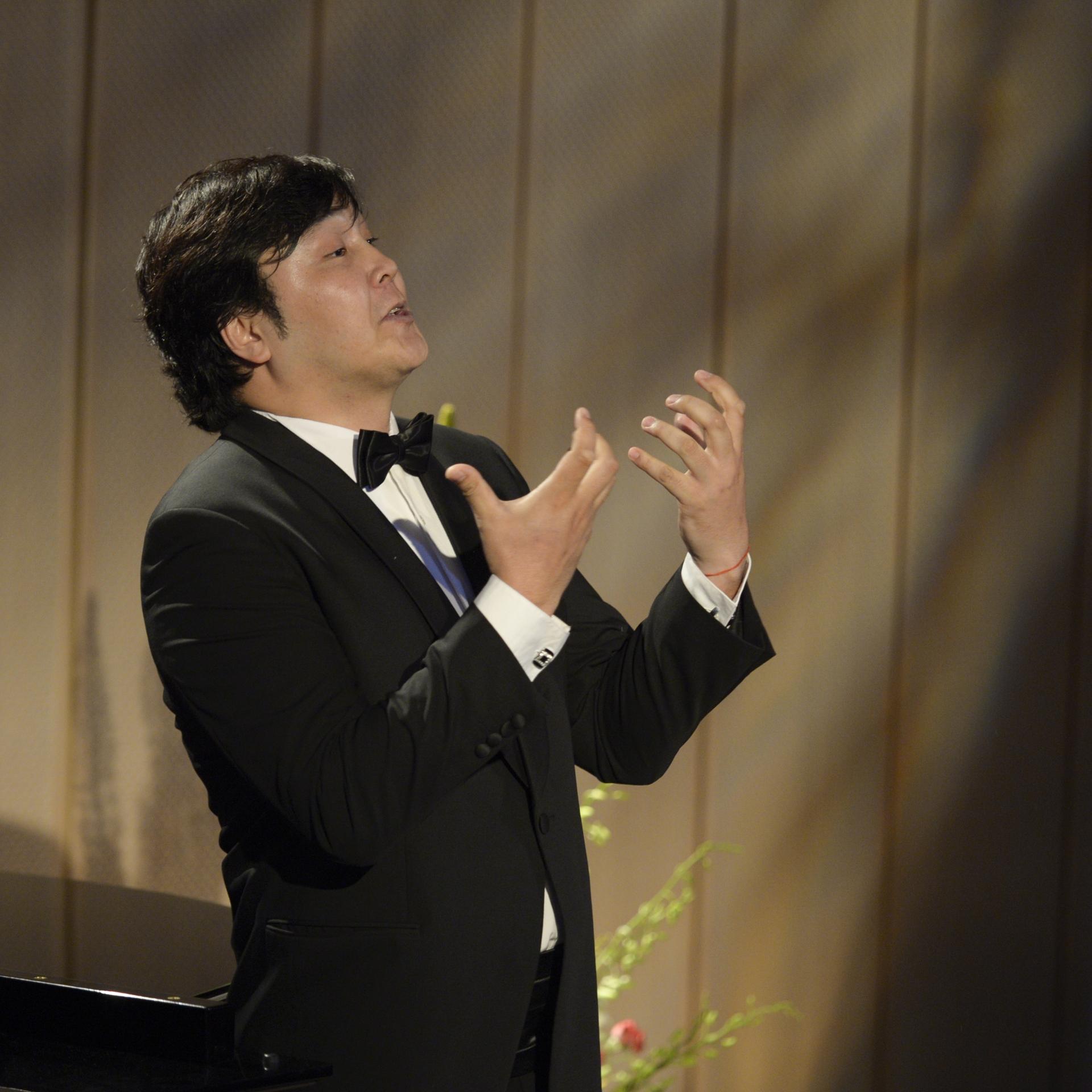 Mongolian baritone Ariunbaatar Ganbaatar won the gold medal in the male opera singers' category at the 15th International Tchaikovsky Competition in Moscow.