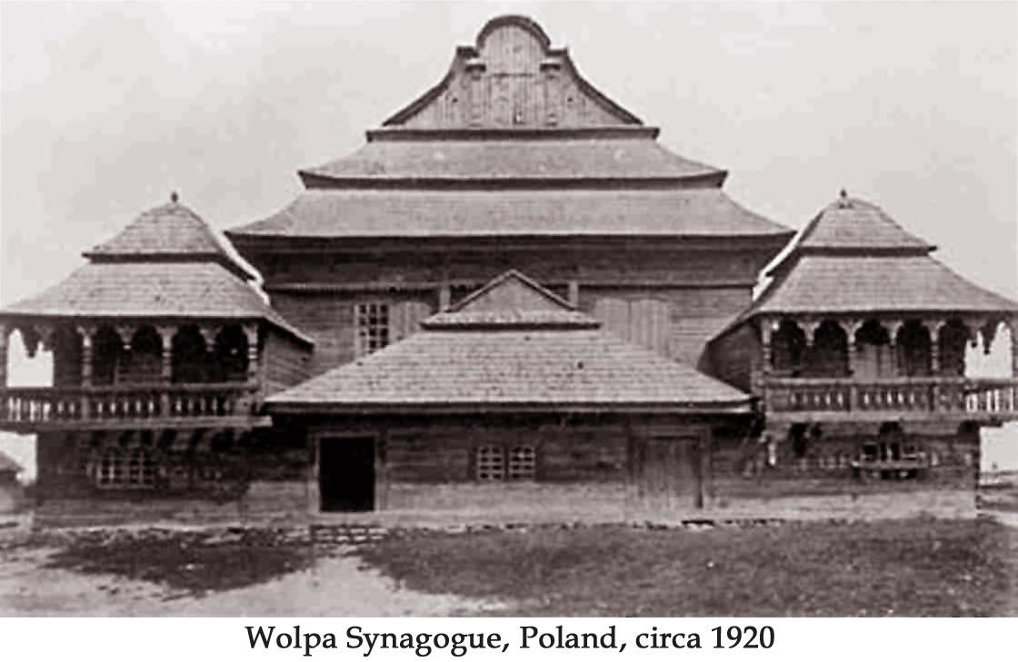 An old postcard showing the temple that used to stand in Wolpa, a town in what's now Belarus.