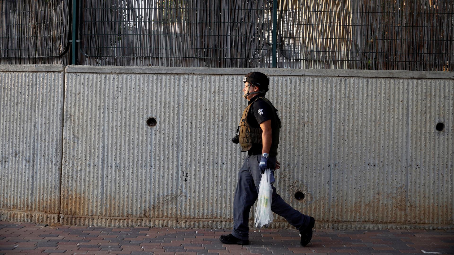 a policeman on the israel-gaza border