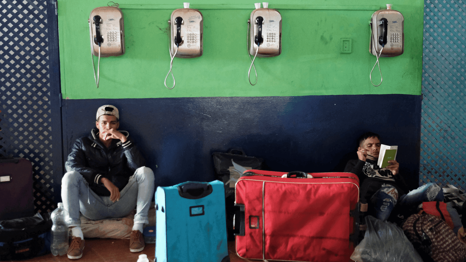 displaced venezuelan migrants at the brazilian border