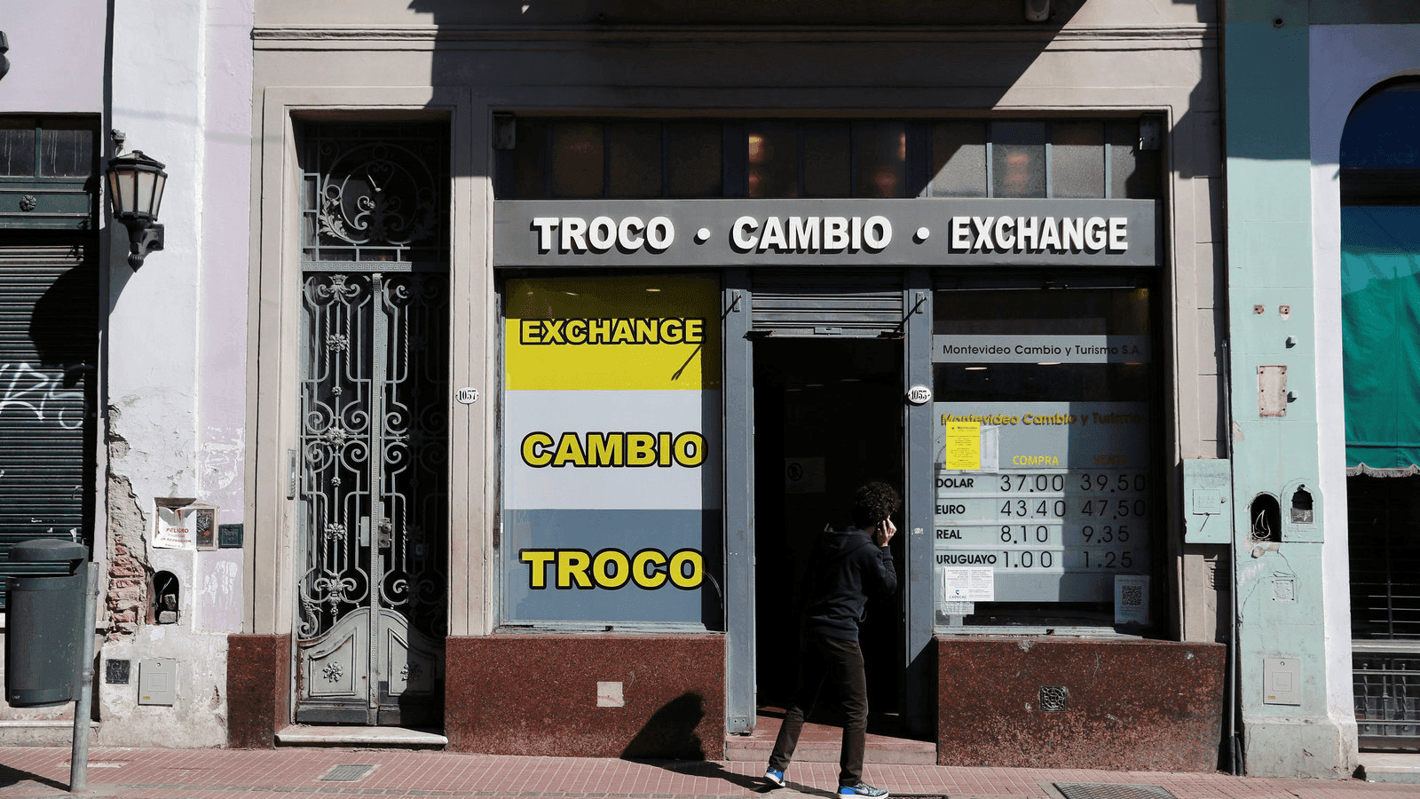 a currency exchange store in argentina