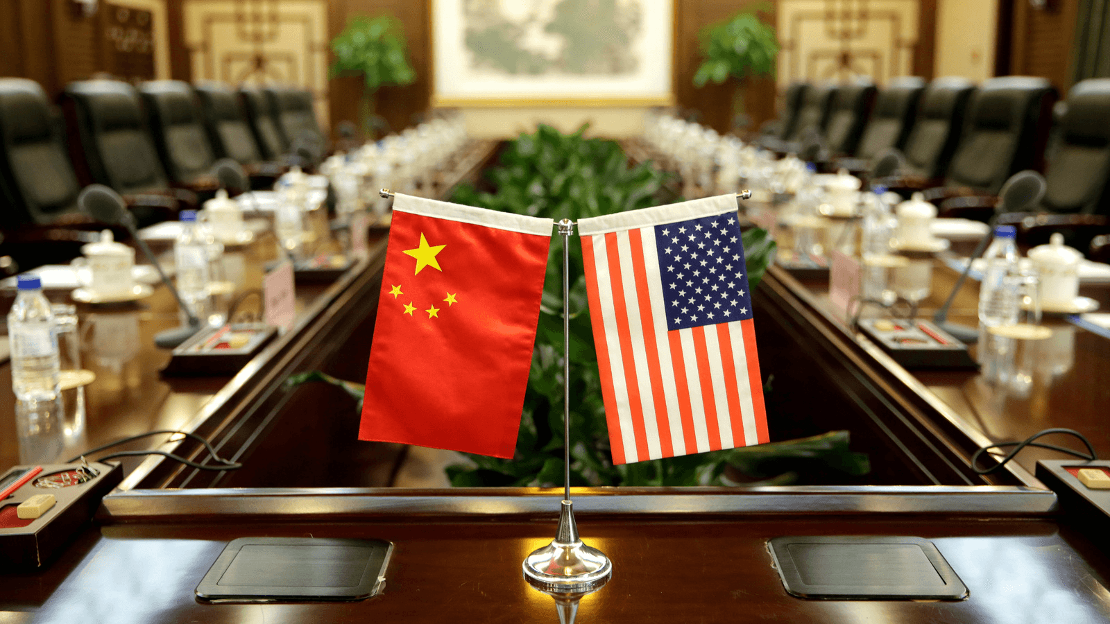 flags of the US and China