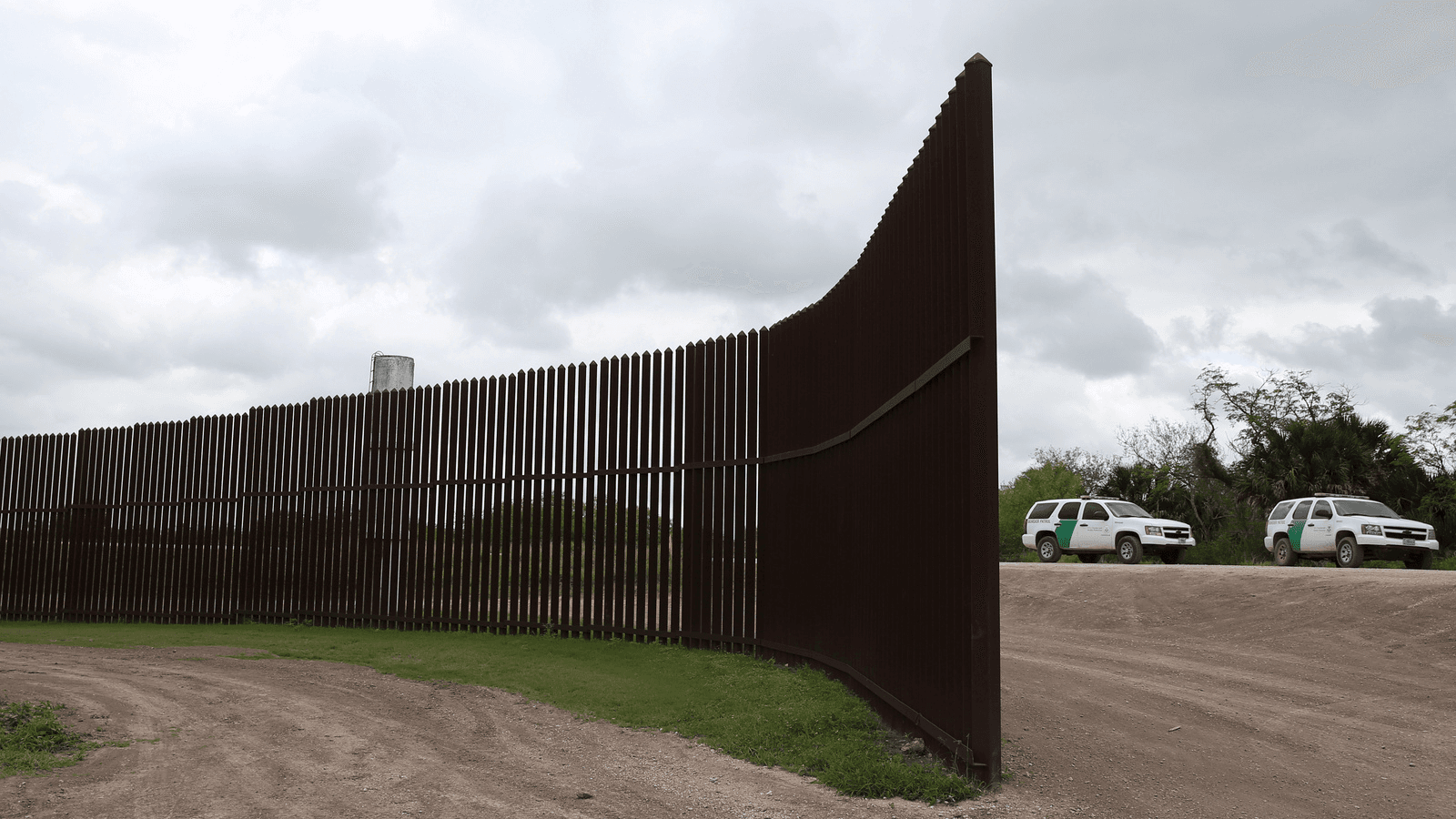 a gap in the border wall between the US and Mexico 