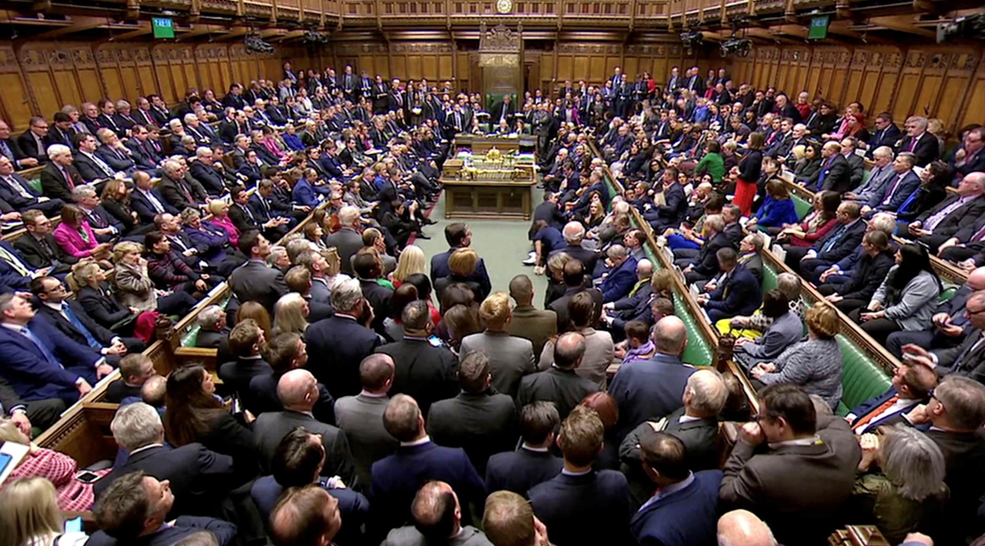 several hundred members of parliament in a room 