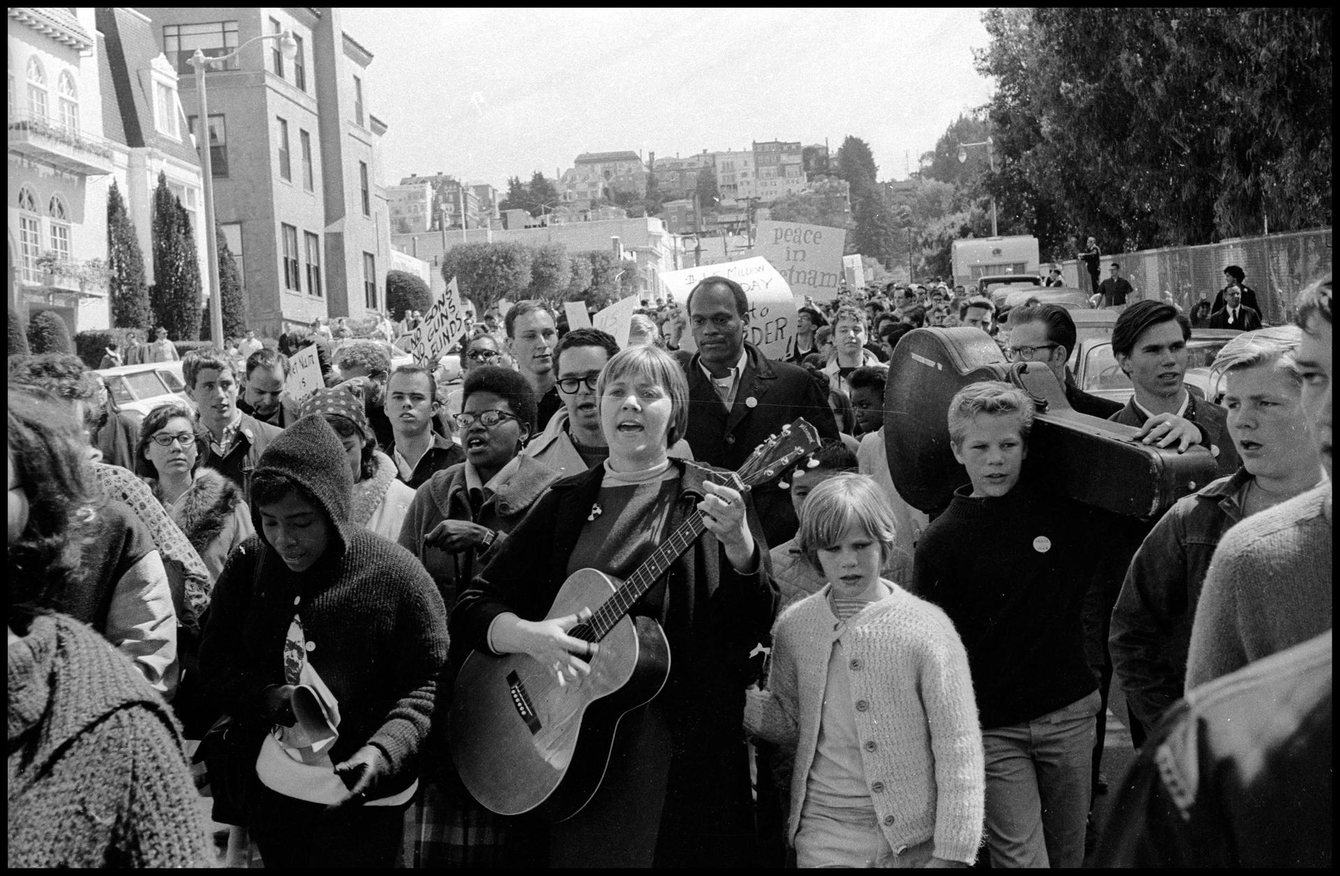 Barbara Dane singing at a protest in 1964.