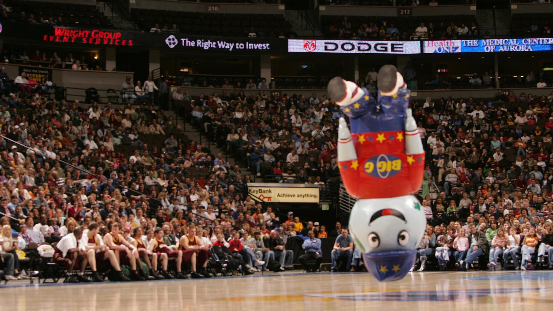 The company "Signs and Shapes" in Omaha builds inflatable mascots for professional sports teams, built to entertain and withstand a beating. "Globie" is the mascot for the Harlem Globetrotters. 