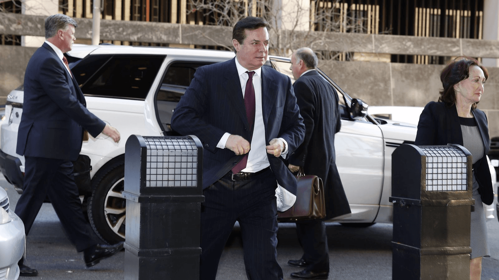 Paul Manafort, former campaign chairman for President Donald Trump, arrives for a bond hearing at US District Court in Washington, Dec. 11, 2017. 