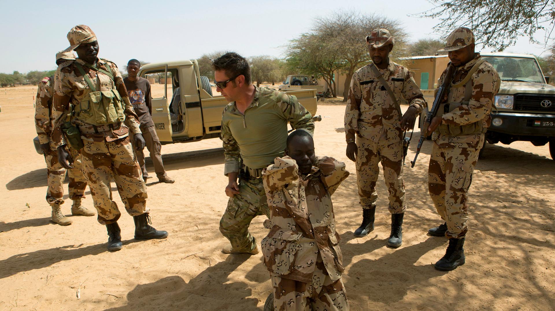 A US special forces soldier demonstrates how to detain a suspect during Flintlock 2014, a US-led international training mission for African militaries, in Diffa, Niger, March 4, 2014.