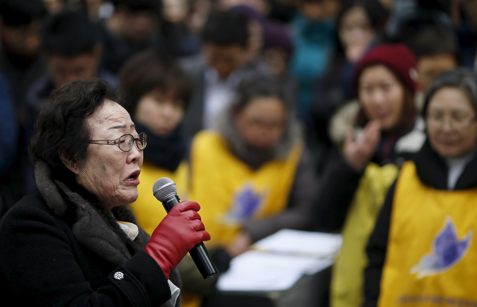 Former South Korean "comfort woman" Lee Yong-soo speaks during an anti-Japan rally in front of Japanese embassy in Seoul, South Korea, December 30, 2015.