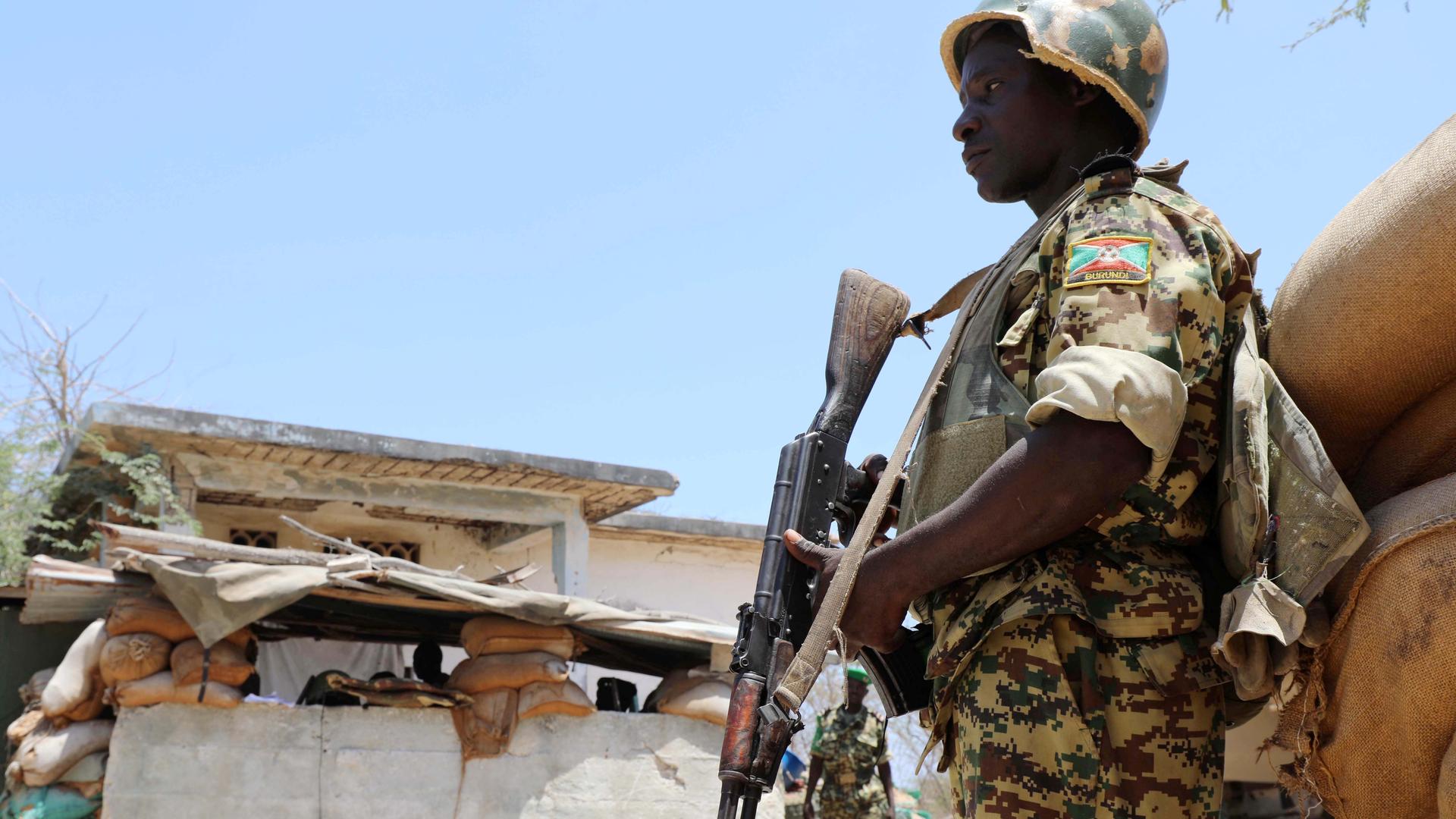 A Burundian African Union Mission in Somalia (AMISOM) peacekeeper stands guard before being replaced by the Somali military at Jaale Siad Military academy in Mogadishu, Somalia. February 28, 2019.