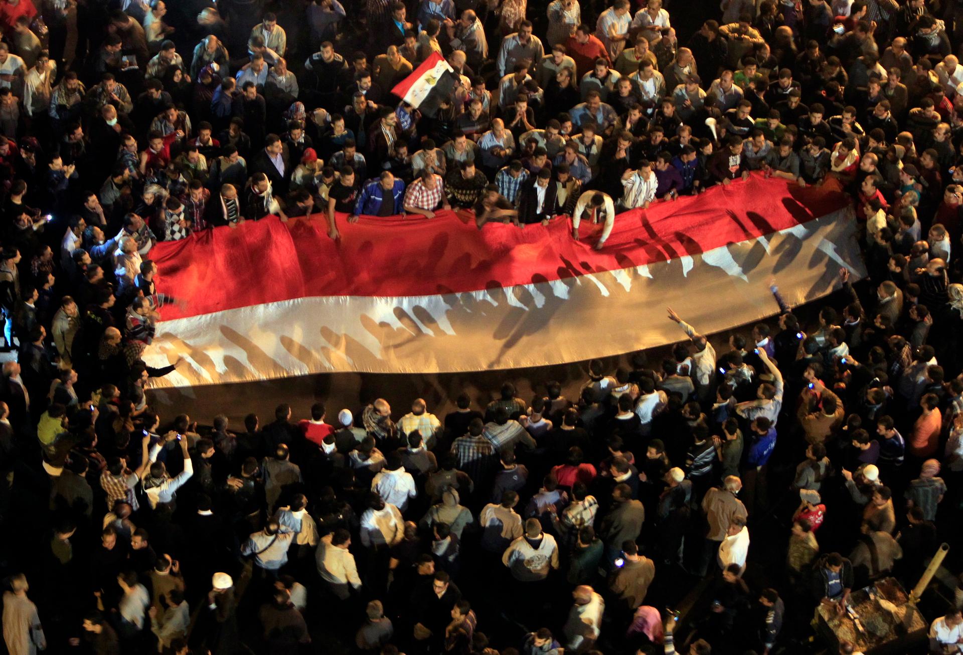 Protesters gather at Tahrir square in Cairo November 23, 2012.