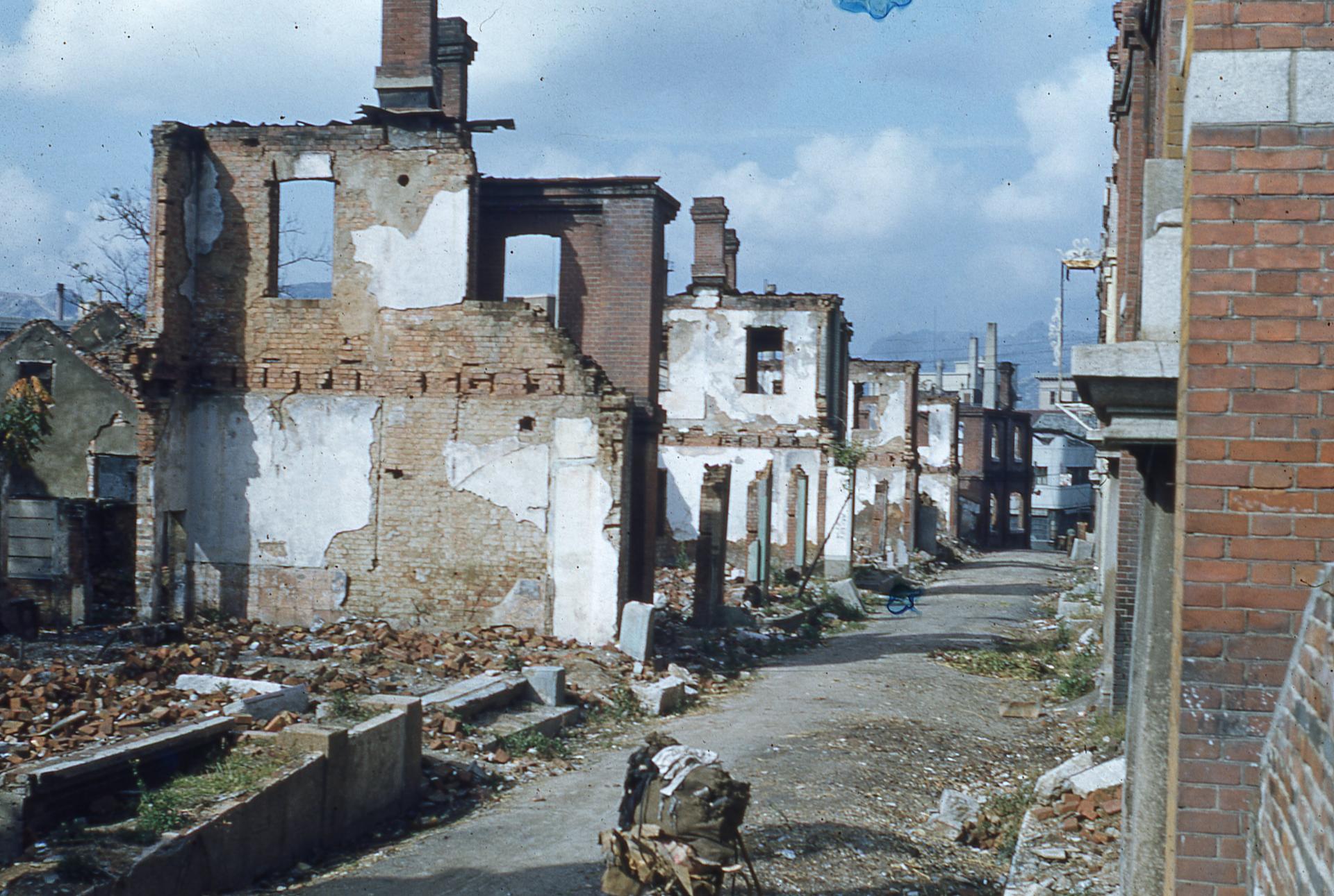 ruined homes in seoul during the korean war