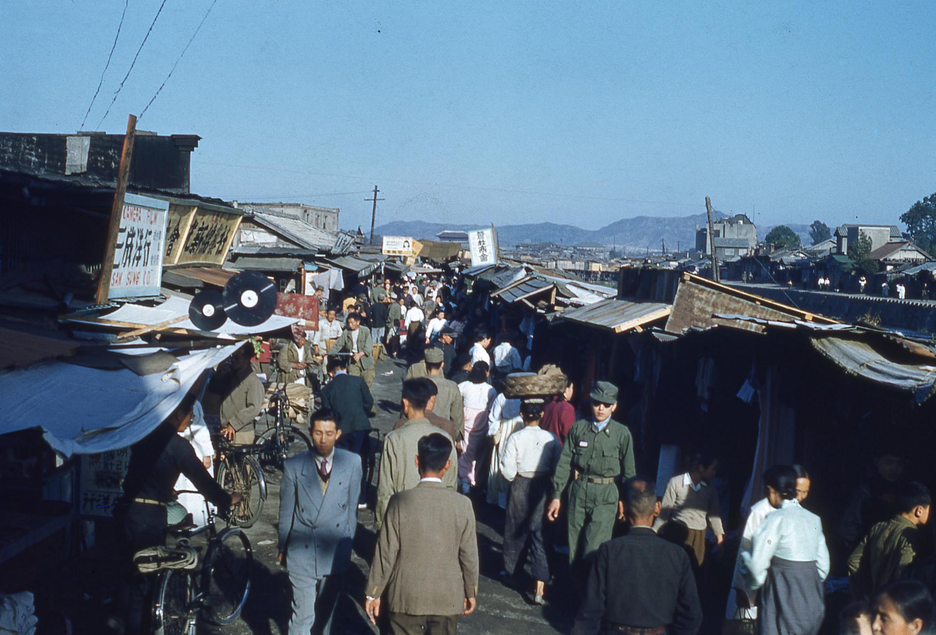 a market in Seoul, South Korea, in the 1950s