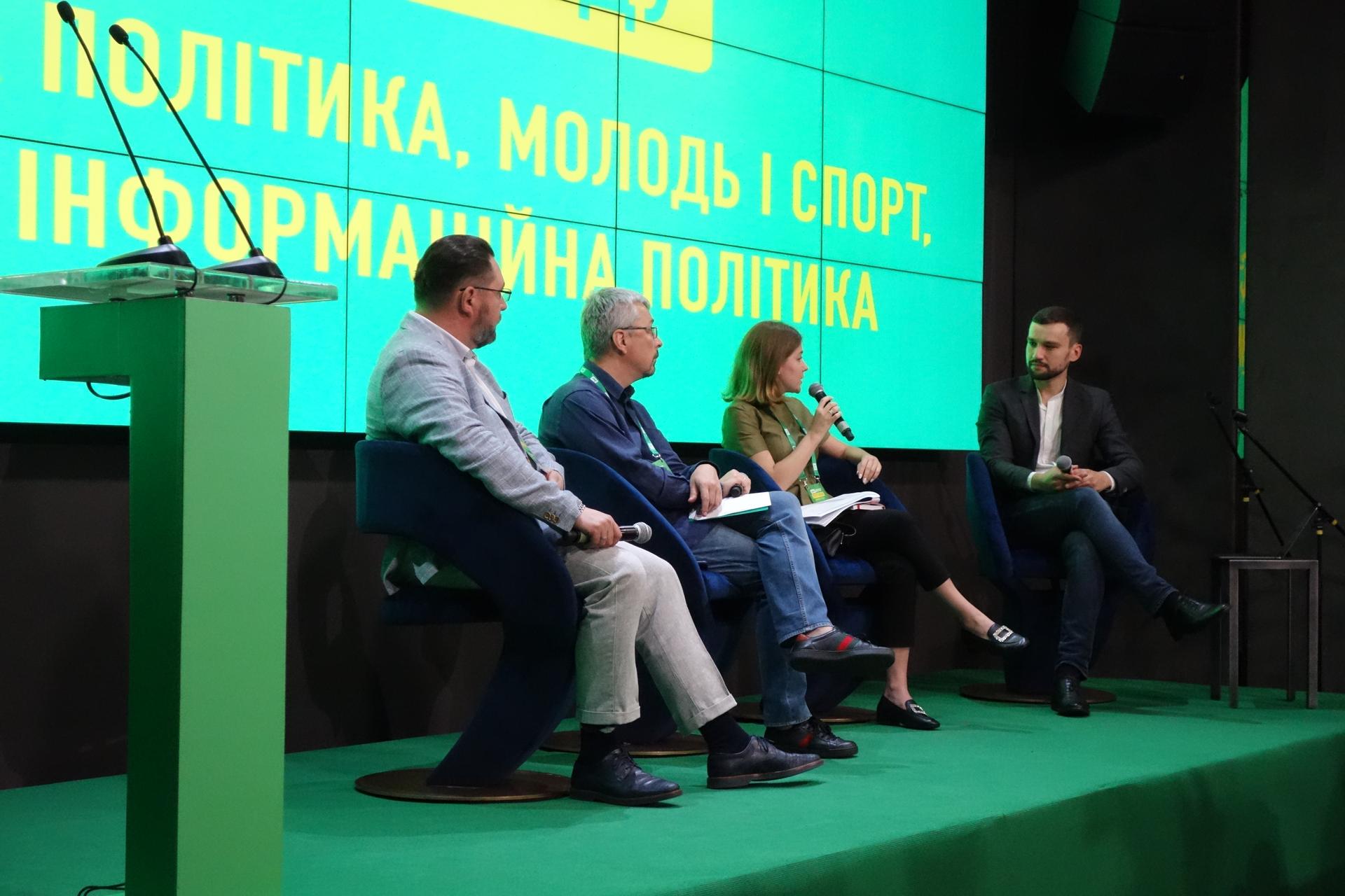 Marina Bardina speaks on a panel with Ukrainian politicians
