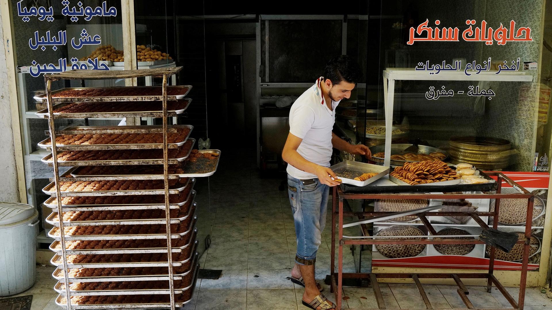 A Syrian refugee man works at a bakery in Gaziantep, Turkey, May 16, 2016. 