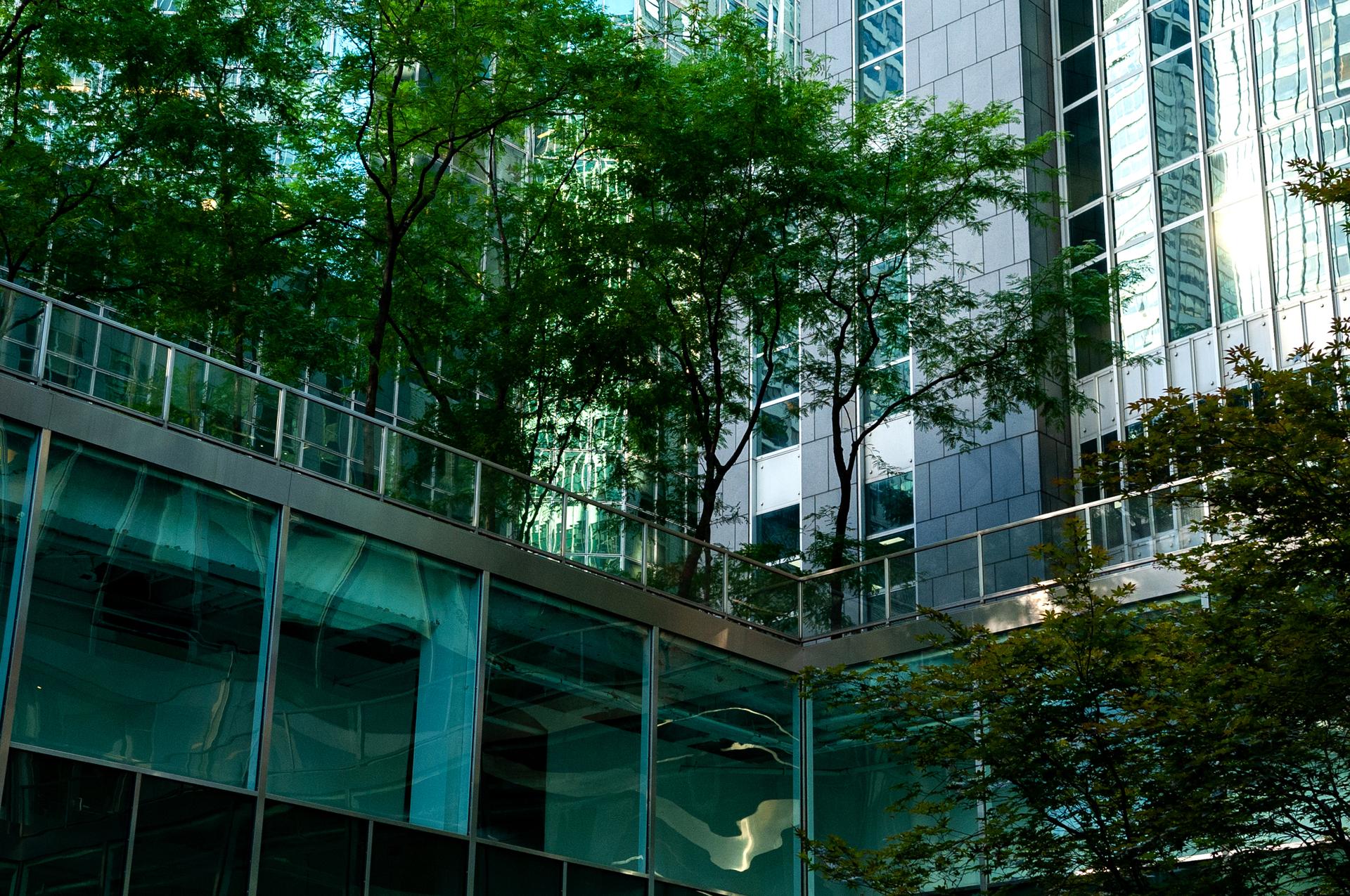 The facade of the Lever House.