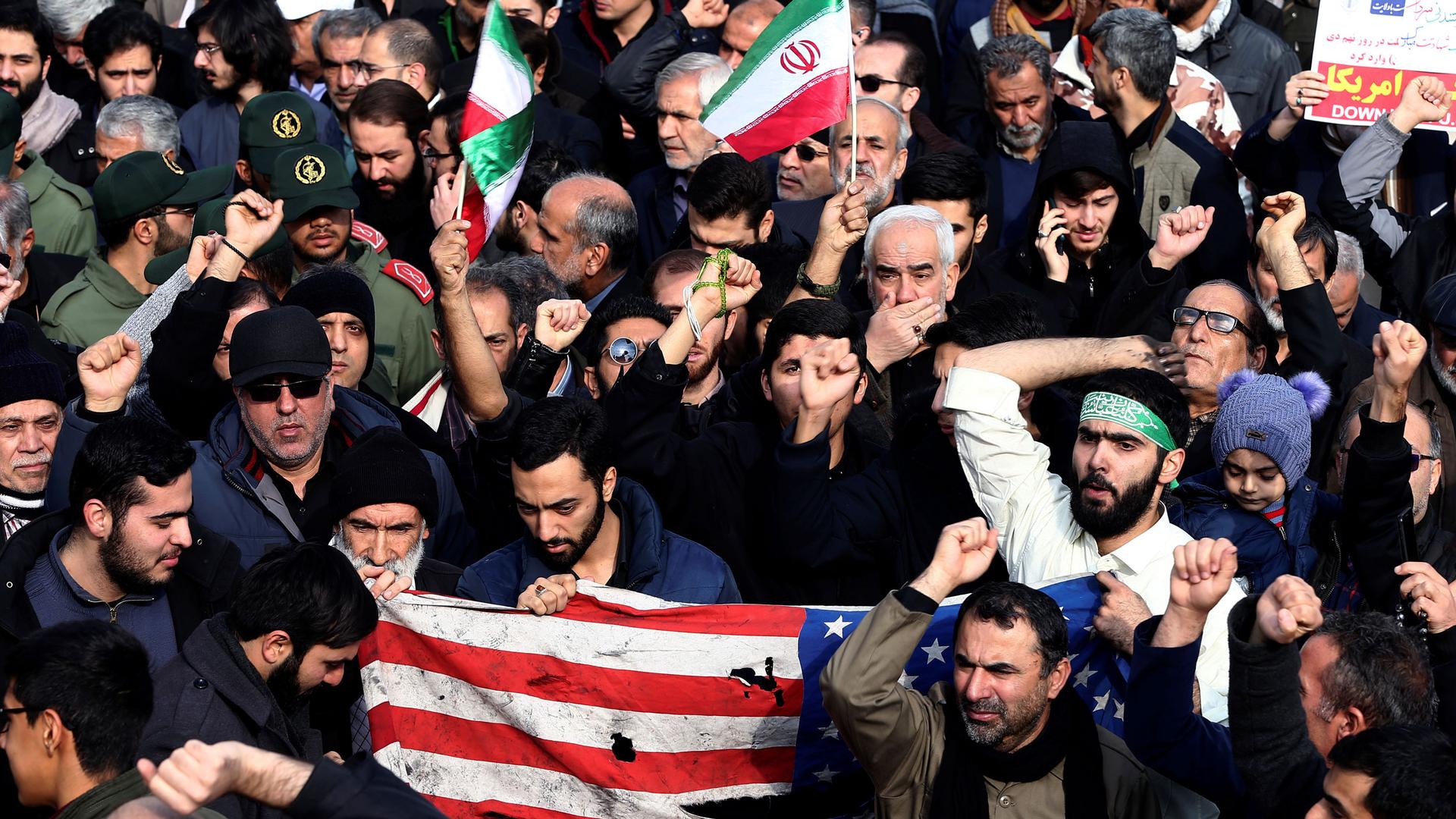 Demonstrators with Iranian and American flags. 