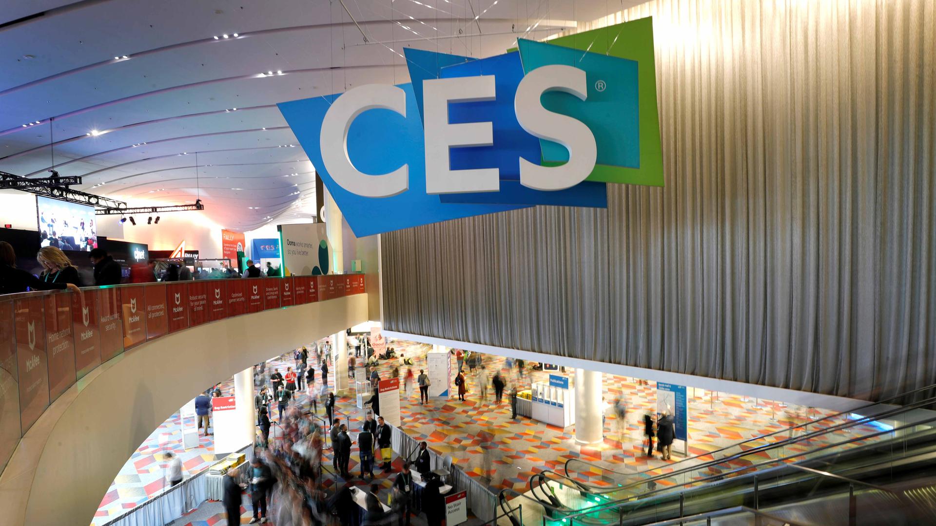 Attendees head into the Sands Expo and Convention Center during the 2020 CES in Las Vegas, Nevada, on Jan. 7, 2020. 