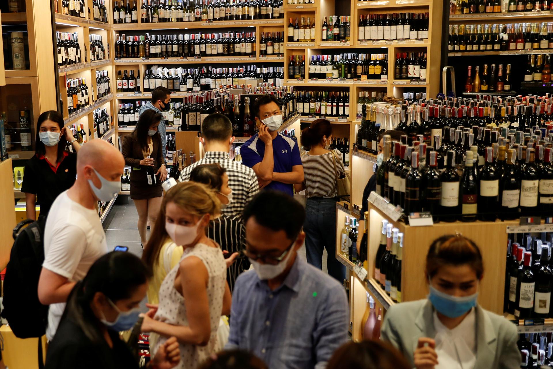 People line up inside a crowded liquor shop after Bangkok and several other provinces announced a 10-day ban on alcohol sale starting April 10 during the coronavirus outbreak in Bangkok, Thailand, April 9, 2020.