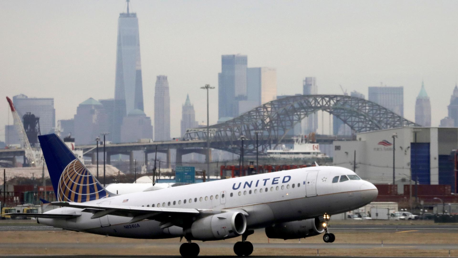 A United plane takes off