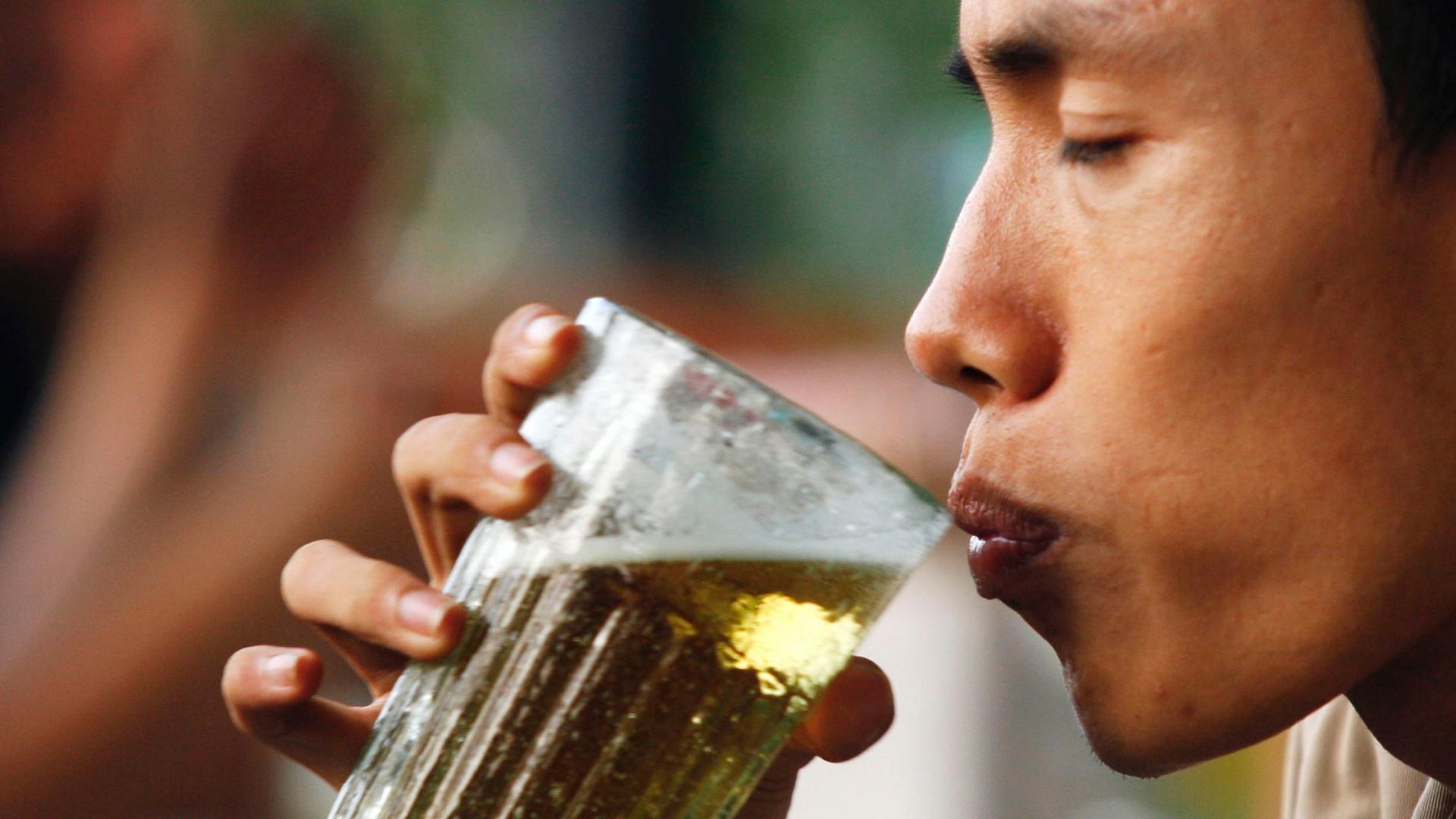 A man drinks beer at a restaurant in Hanoi, July 20, 2009. In smaller markets in Southeast Asia such as Singapore, Thailand and Vietnam, drinking beer is becoming a popular pastime due to rising disposable income and relatively young populations who are e