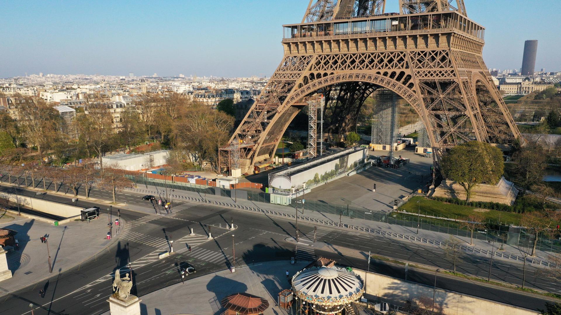 An aerial view shows the deserted Eiffel tower in Paris during a lockdown imposed to slow the spread of the coronavirus disease (COVID-19) in France, April 1, 2020.