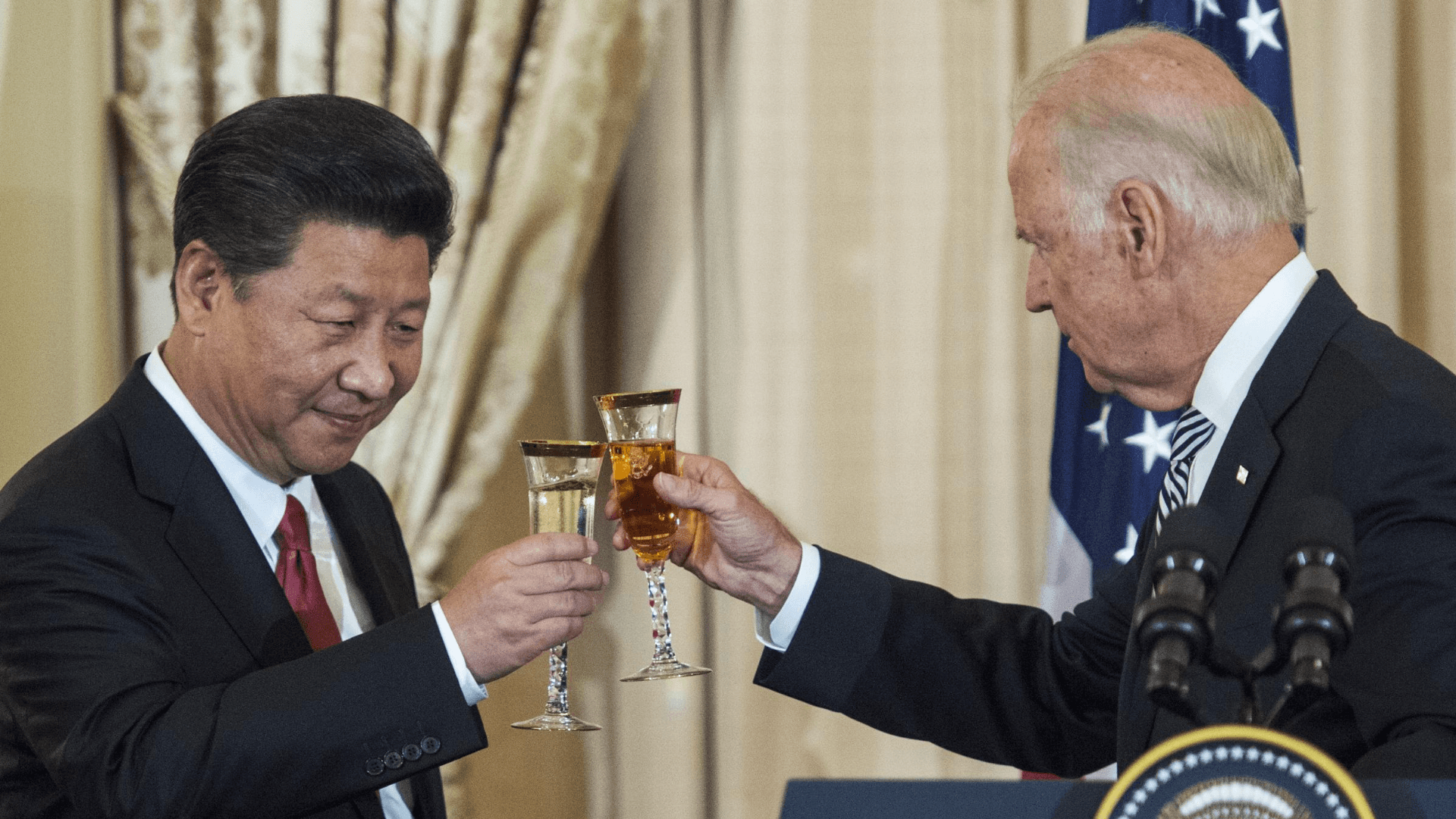 President Xi Jinping of China makes a toast with VP Joe Biden 