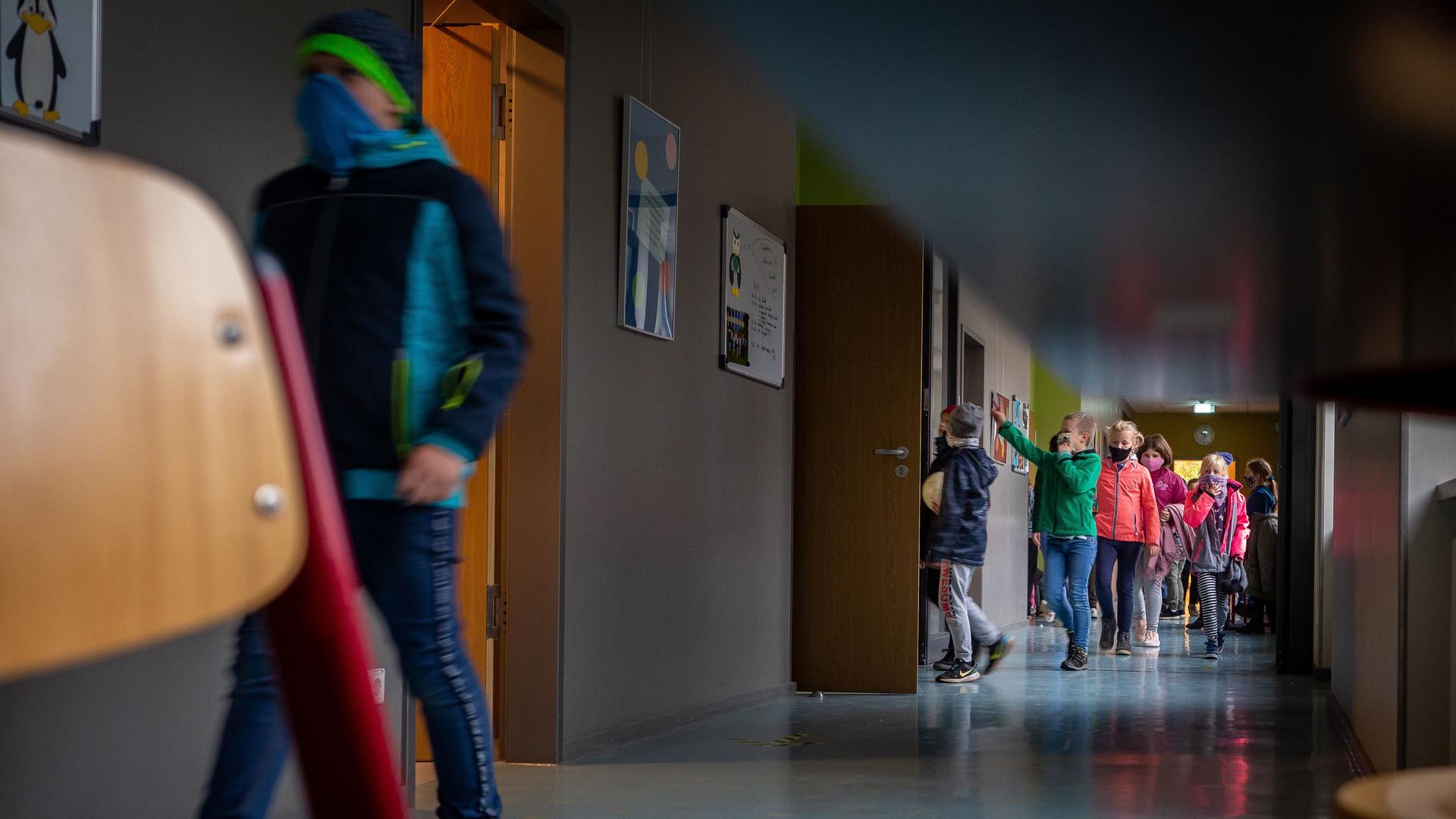 Students return to class after recess at Weimar Schöndorf primary school in Germany.