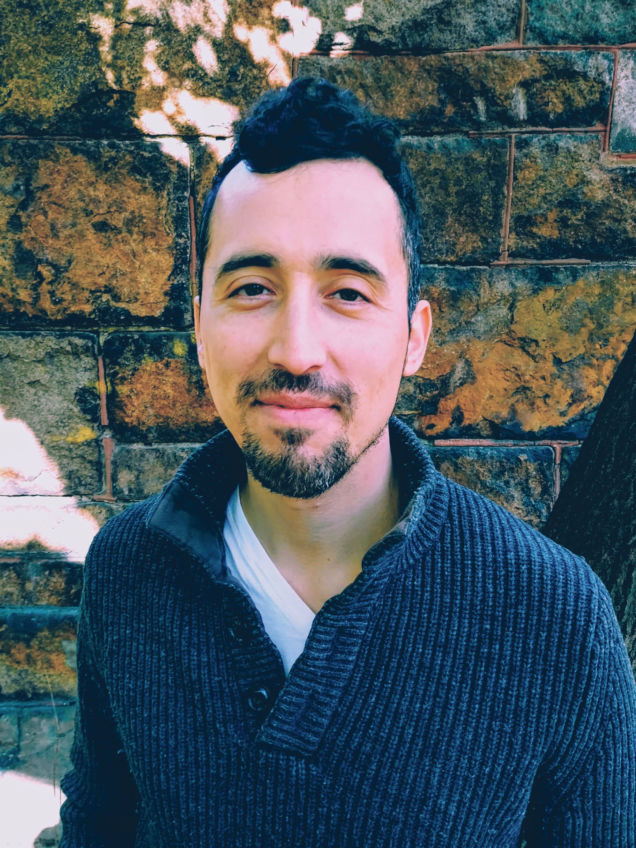 Portrait of author Noé Álvarez