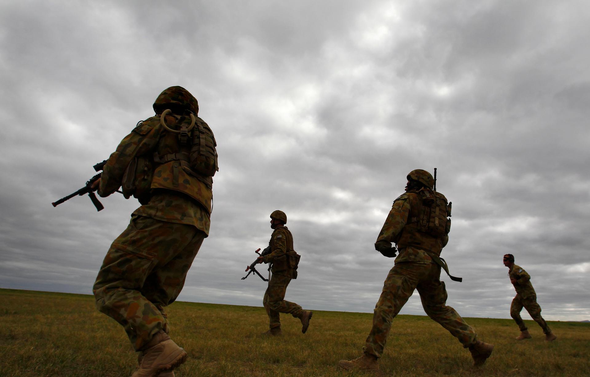 Members of Australia's special forces conduct an exercise during the Australian International Airshow in Melbourne, March 2, 2011. 