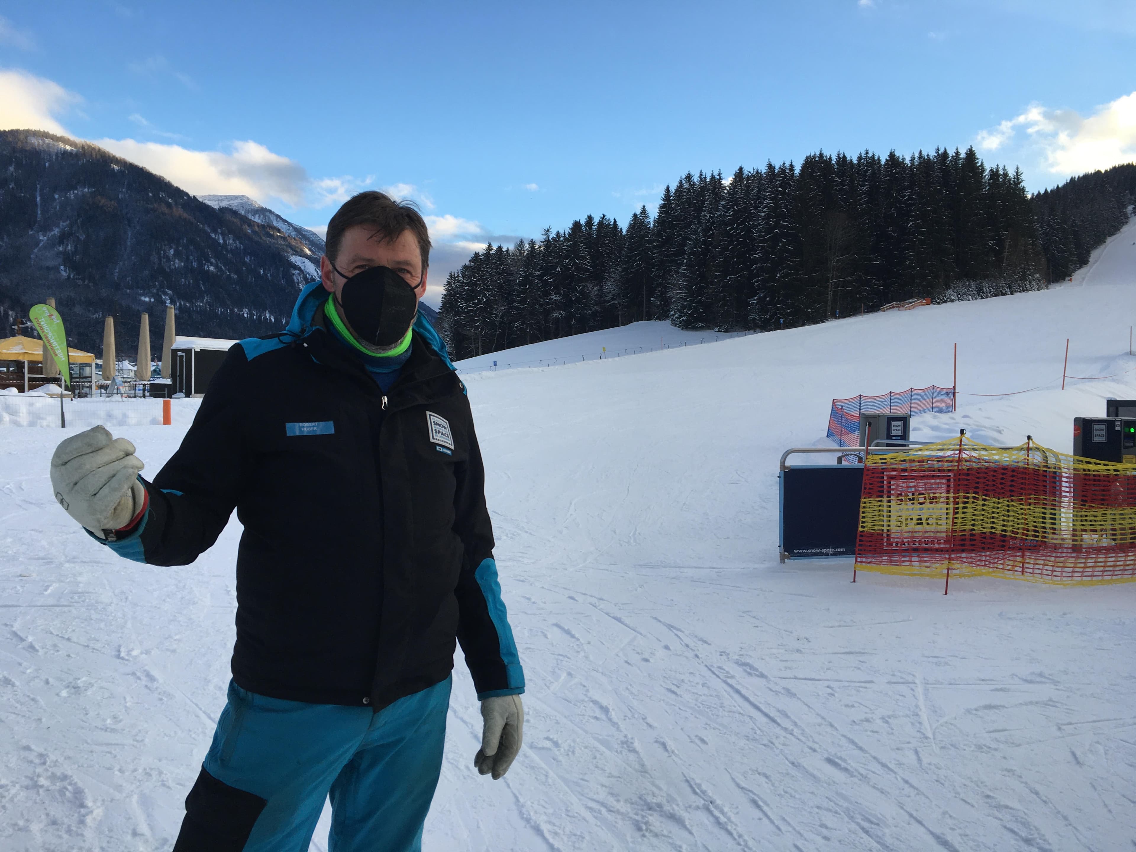 Chair lift operator Huber says the Flachau resort was well prepared for the season, and it's a pity that so few people can enjoy the sport, fresh air, and sunshine.