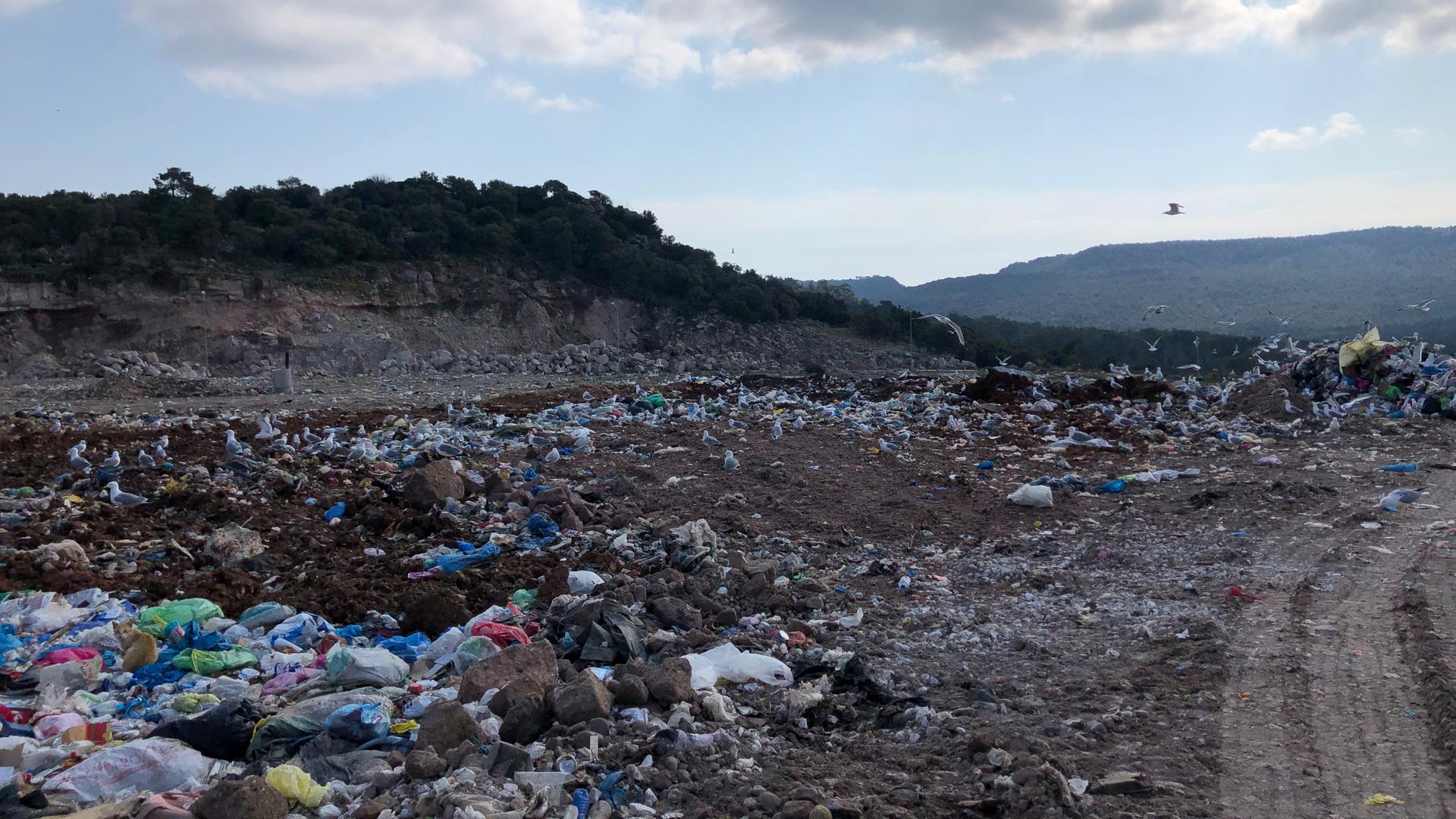 The new migrant facility on Lesbos will be built next to an active landfill, according to a map published by local media in the fall.