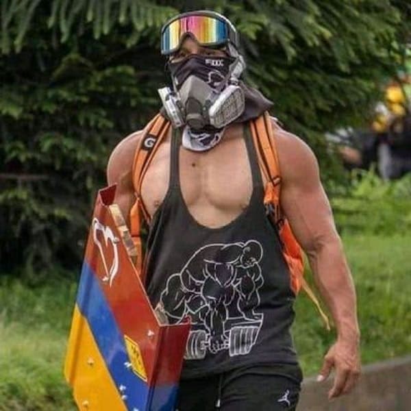 Capitán Colombia has a comic book hero’s physique and an activist’s social critique.
