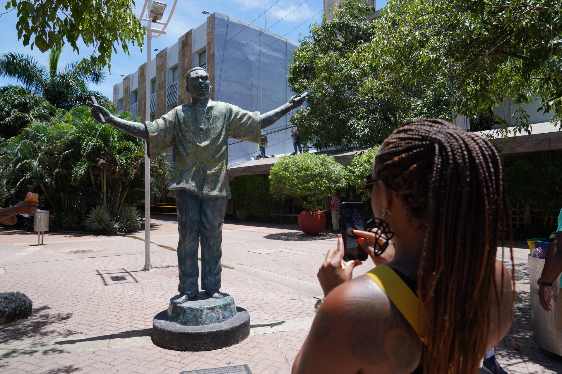 Rocha's tour passes by the statue of Joe Arroyo, one of Colombia's most famous musicians