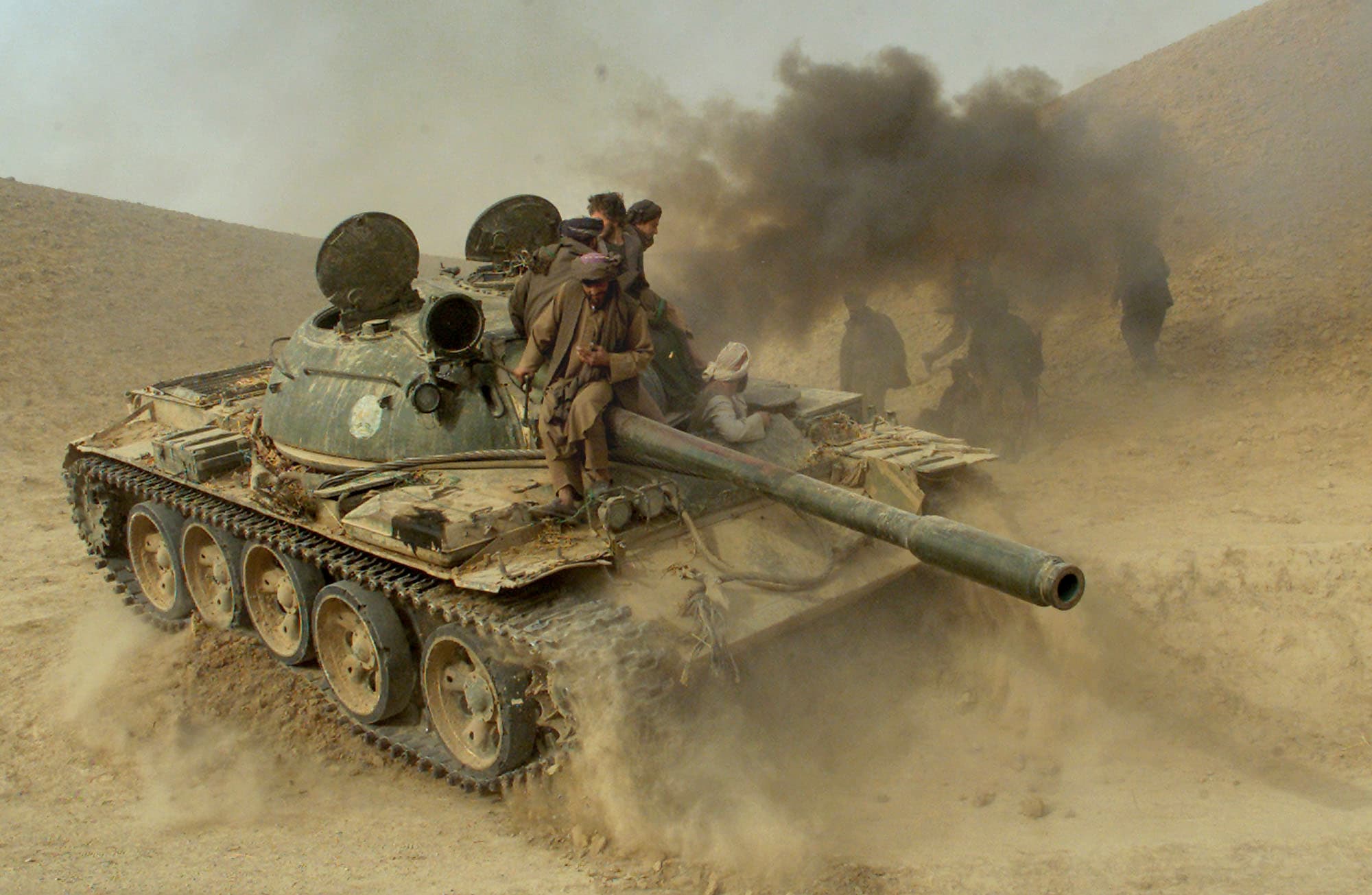 Defecting Taliban fighters maneuver a tank through the front line near the village of Amirabad, between Kunduz and Taloqan, on Nov. 24, 2001.