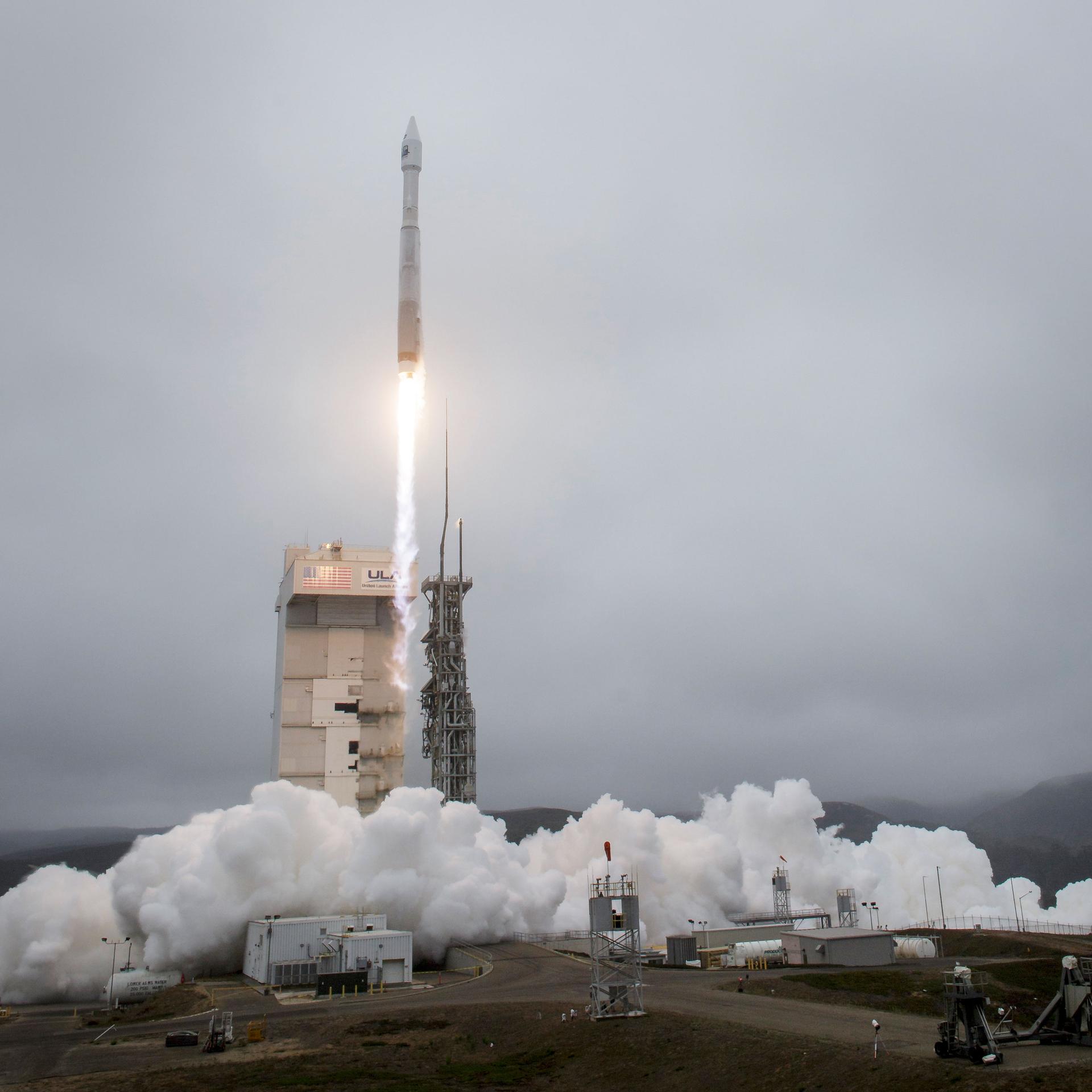 A United Launch Alliance Atlas V rocket carrying the Landsat 9 satellite onboard launches from Vandenberg Space Force Base, California, on Monday, Sept. 27, 2021.
