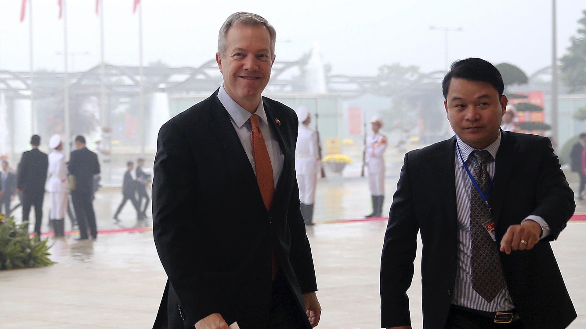 Former US Ambassador to Vietnam Ted Osius, left, arrives for the opening ceremony of the Communist Party of Vietnam's 12th Congress in Hanoi, Vietnam, Jan. 21, 2016. 