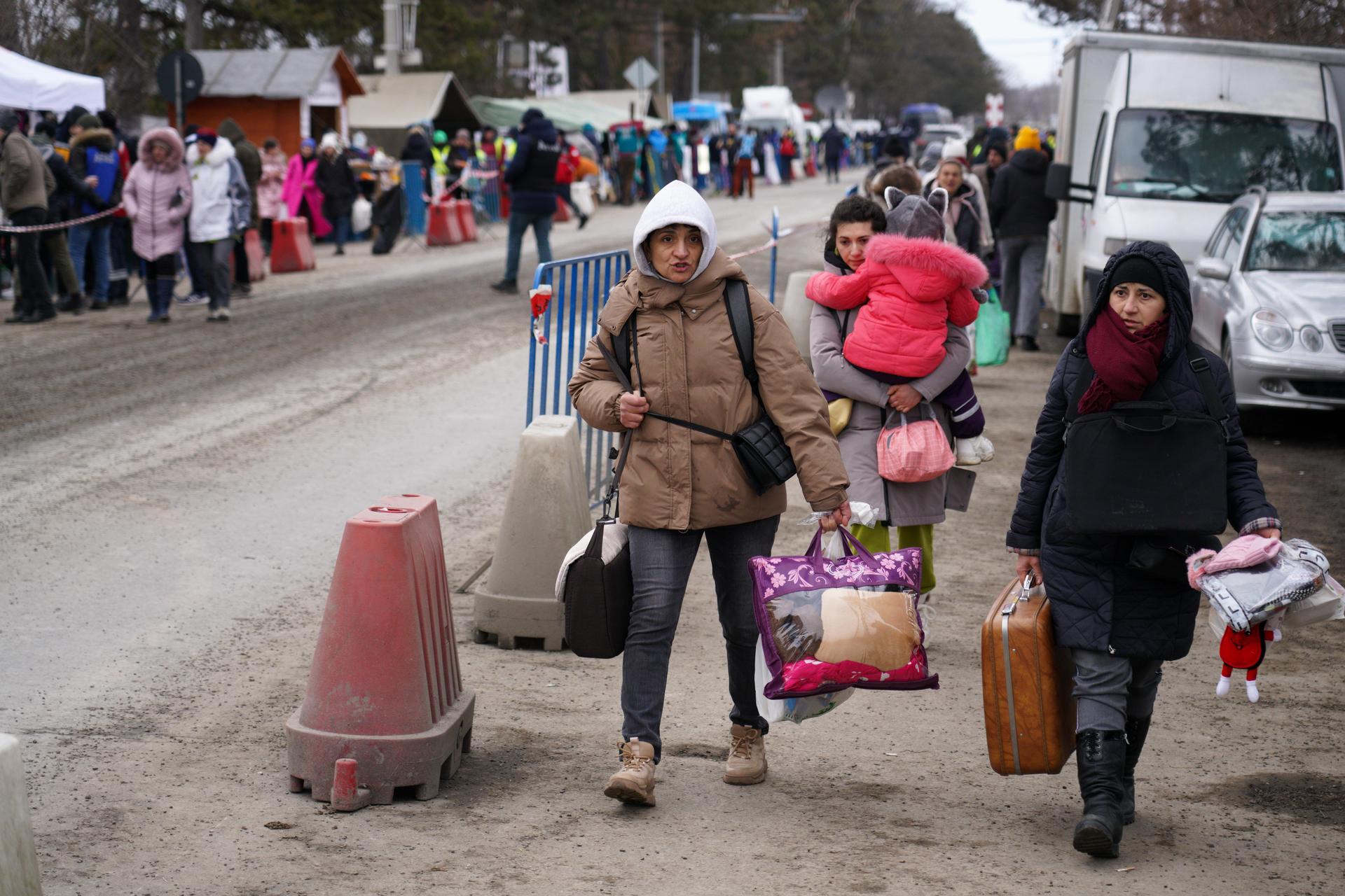 Ukrainian refugees arrive across the border to Siret customs at the crossing point near the town of Suceava, in northern Romania.