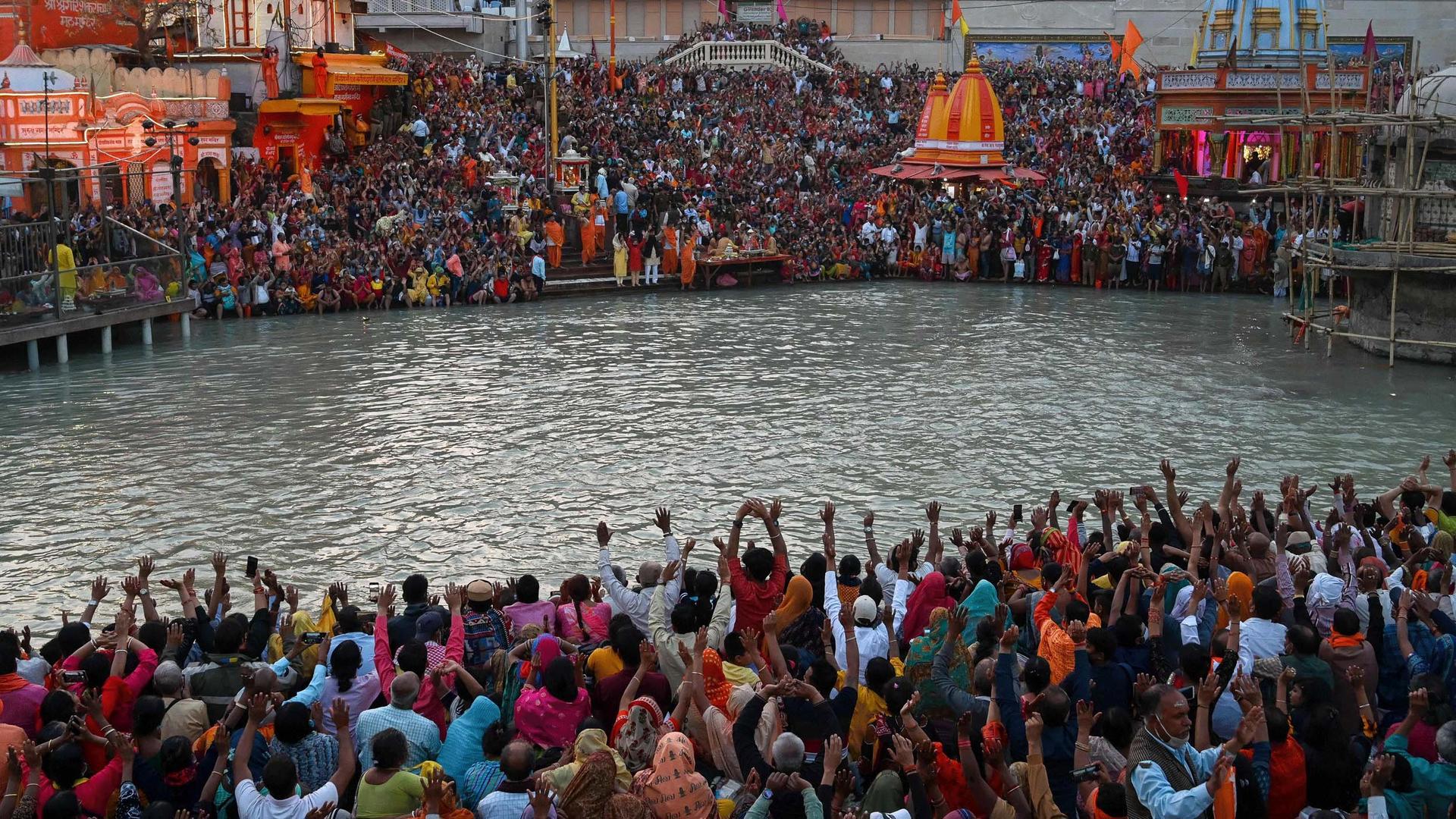 Large crowds of people surround river in India