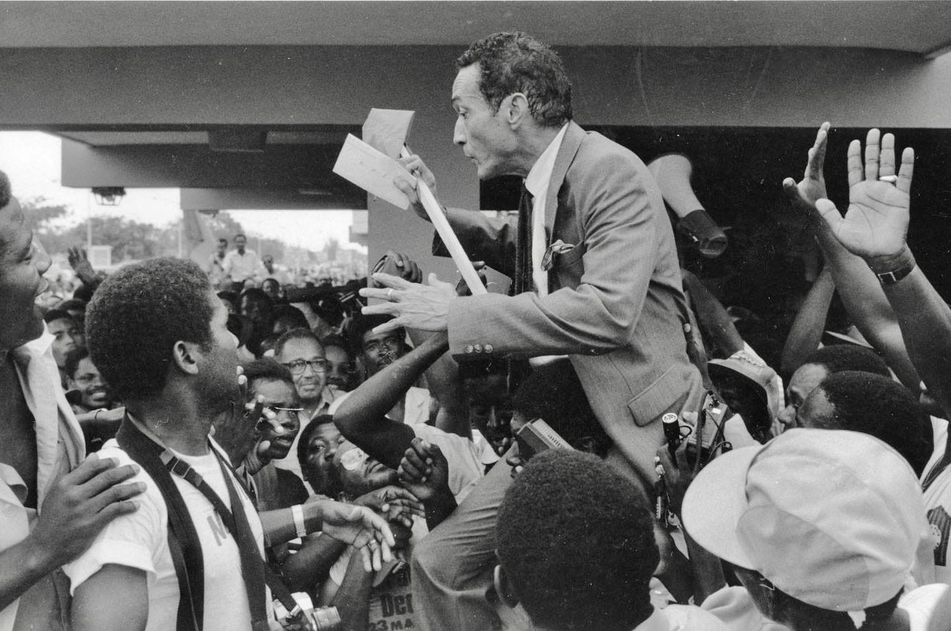 Jean Dominique on his return from exile to Haiti in 1986