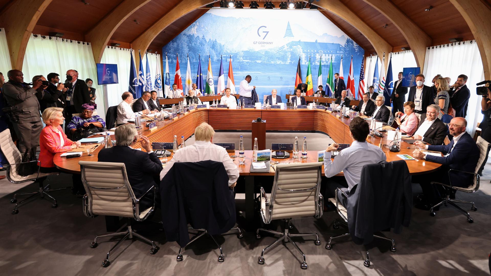 A general view of a G7 leaders meeting with outreach guests as part of the working session of the G7 leaders summit, Kruen, Germany