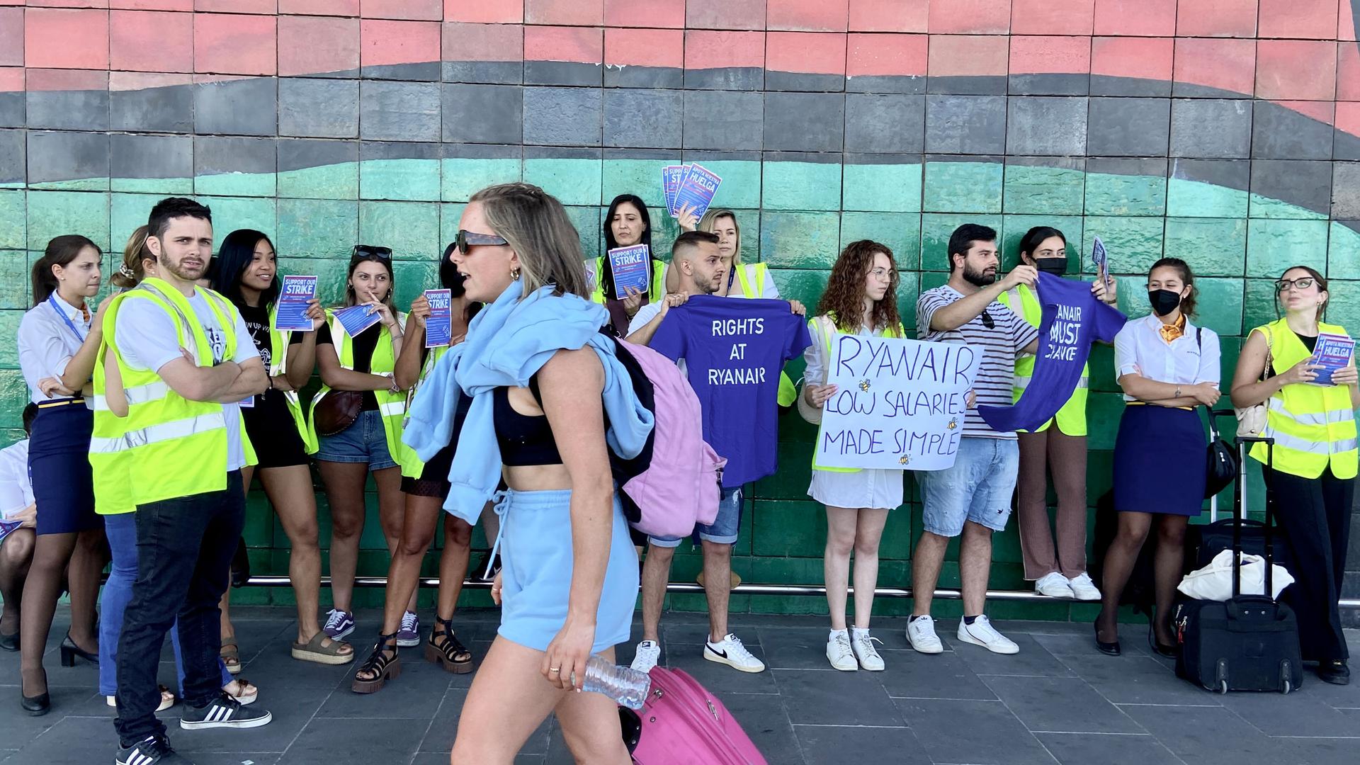 Ryanair strikers protest unfair working conditions, Barcelona, Spain. 