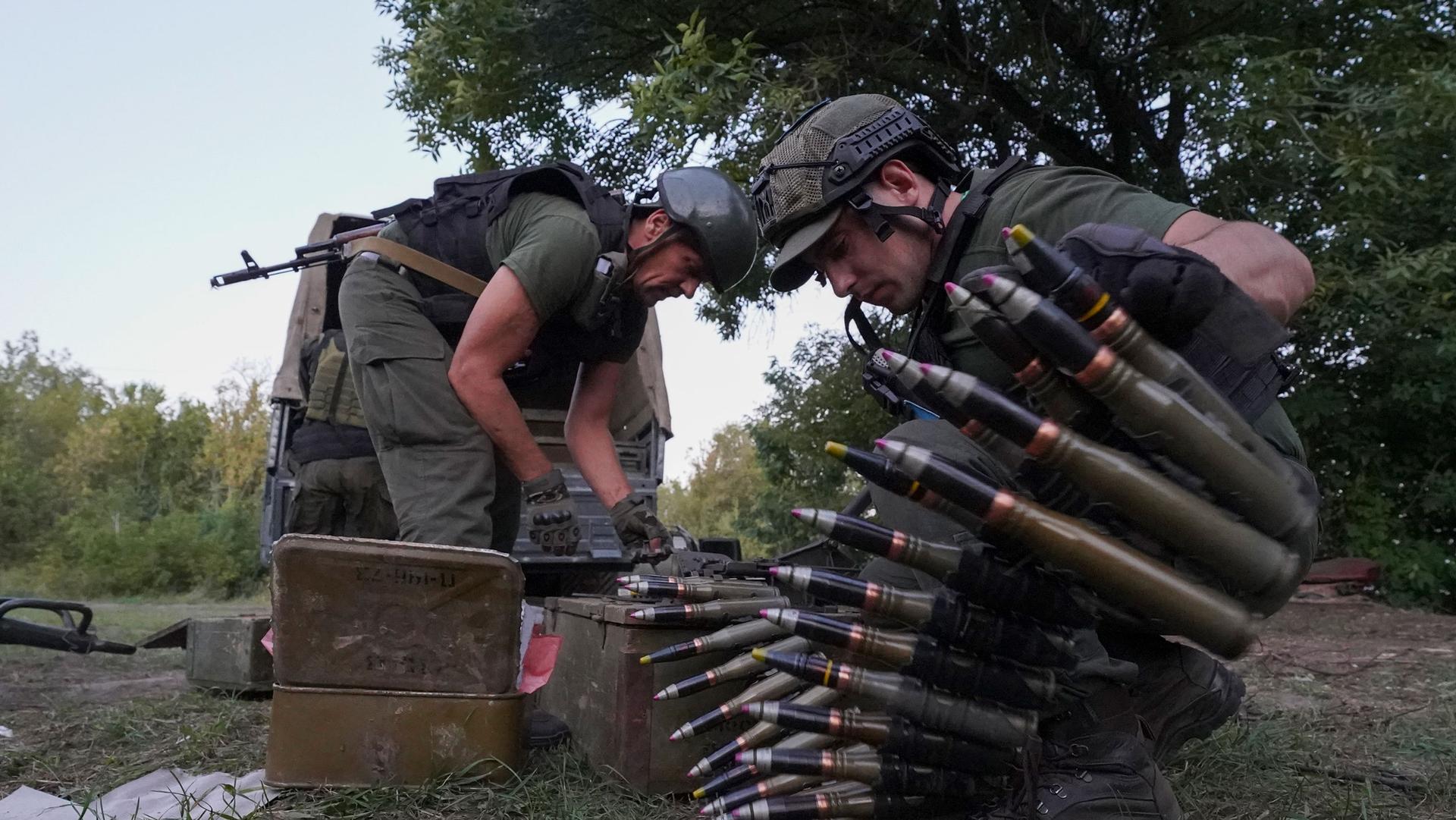 Ukrainian servicemen prepare their weapon to fire Russian positions in Kharkiv region, Ukraine, early Wednesday, Aug. 24, 2022.