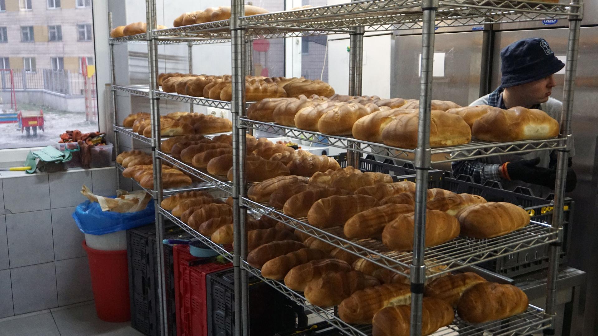 Good Bread Bakery is baking and sending thousands of loaves of bread to the frontlines. 