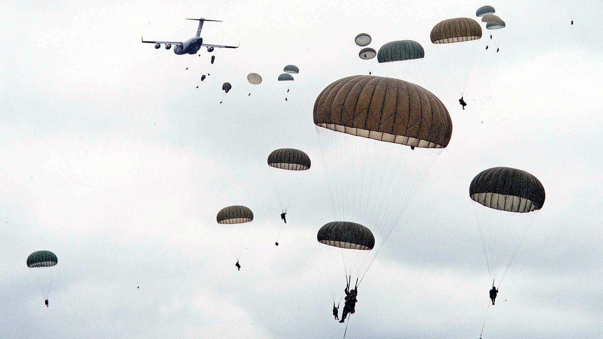 US paratroopers parachute at the Yavoriv training range in the western Lviv region, Ukraine, on Monday, July 17, 2000. 