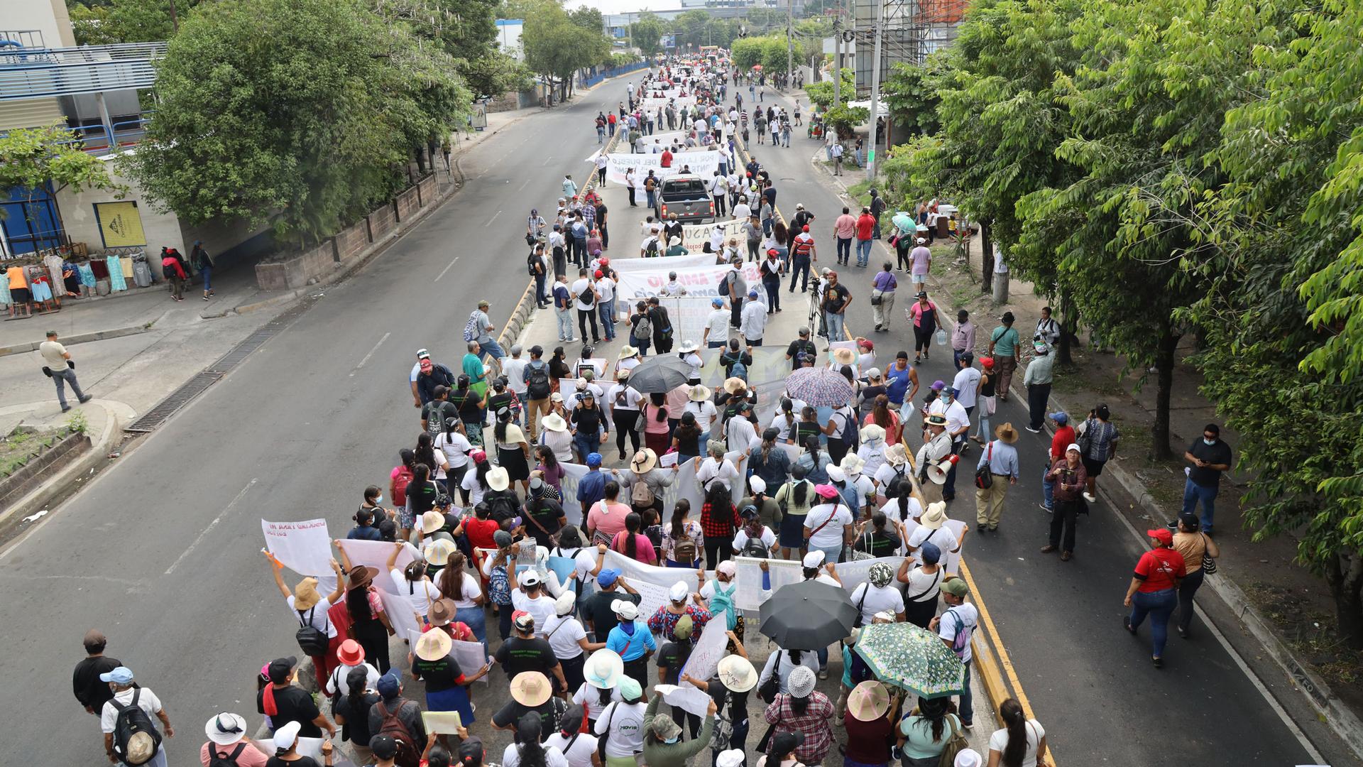 On May 1, two large marches weaved across San Salvador in commemoration of International Workers Day. 