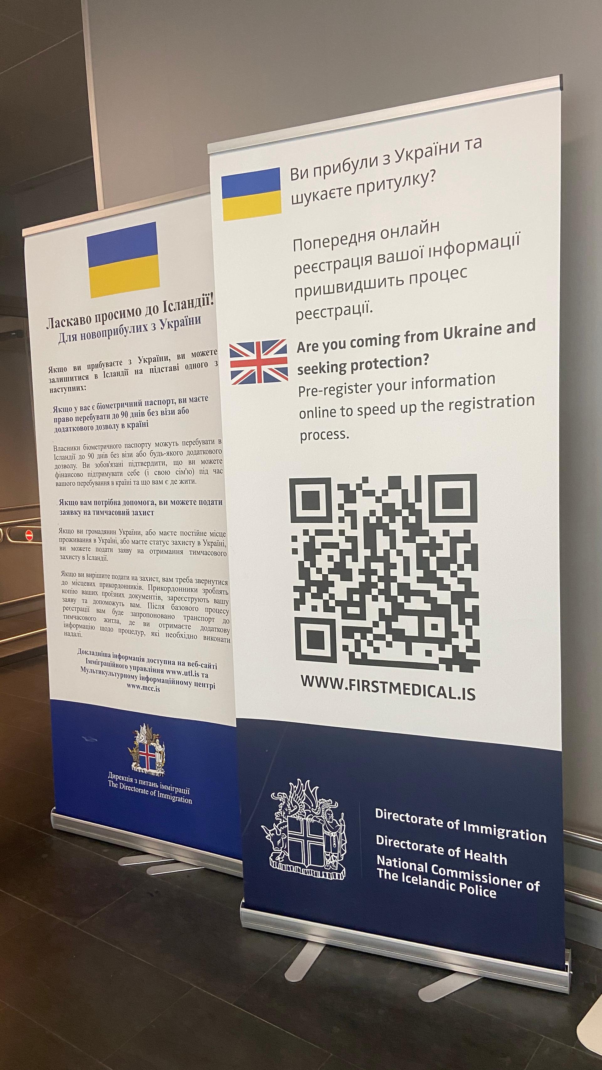 a sign with a QR code offering assistance to Ukrainian refugees