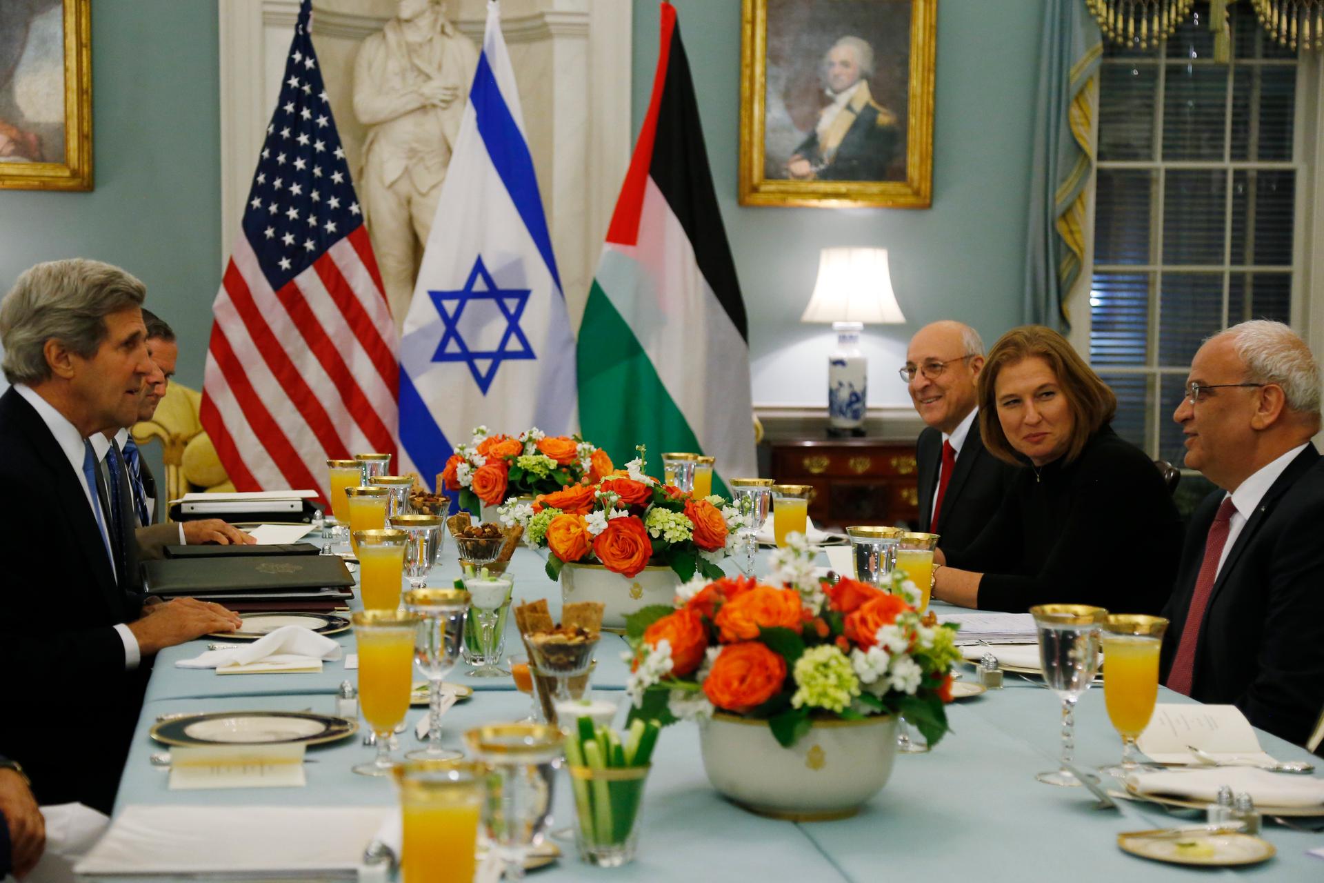 Secretary of State John Kerry is seated with Israel's Justice Minister and chief negotiator Tzipi Livni, second right and Palestinian chief negotiator Saeb Erekat, right, in Washington, July 29, 2013.